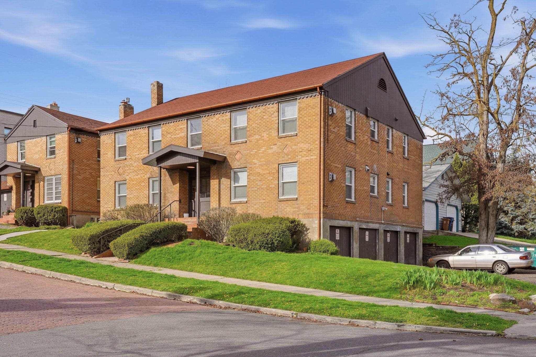 104 S Oak St - Photo 2