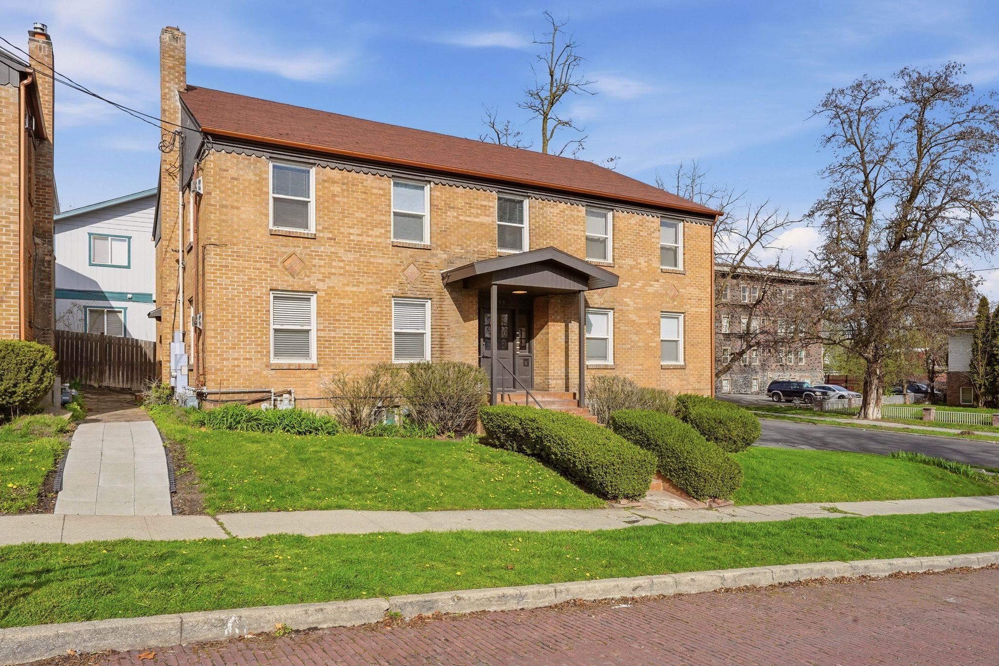 104 S Oak St - Photo 3