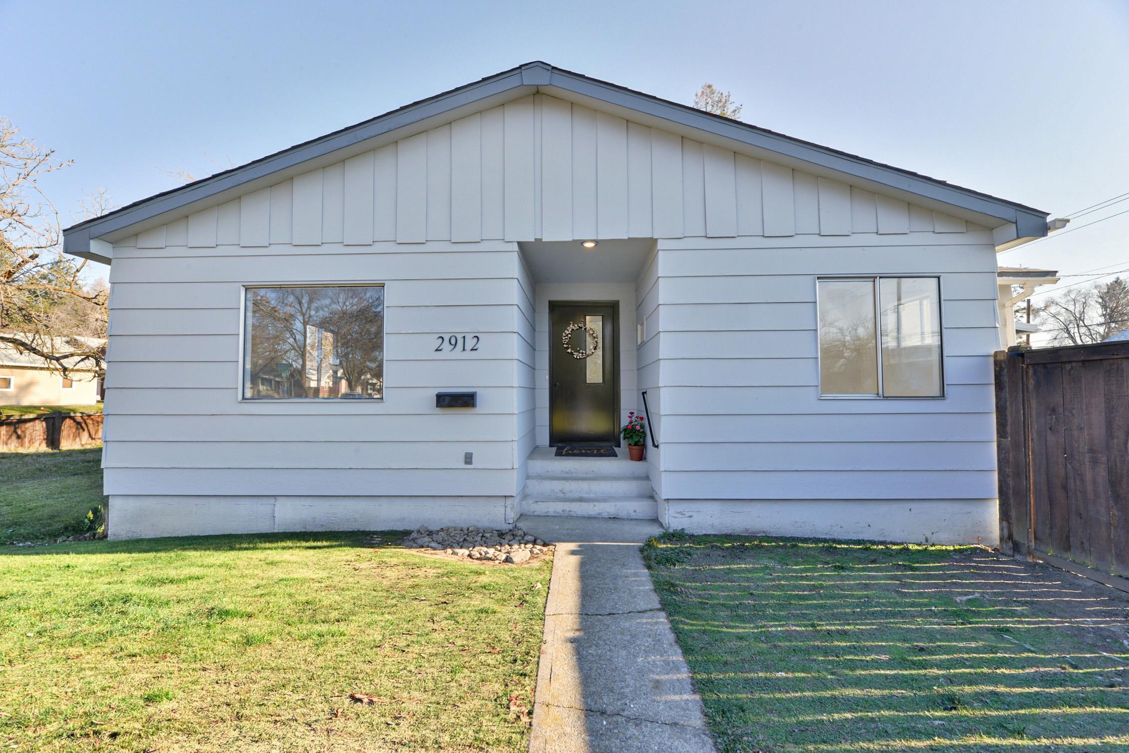 2912 N Hemlock St - Photo 1