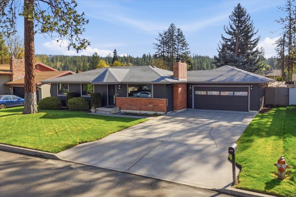 6522 N Elizabeth St - Photo 2