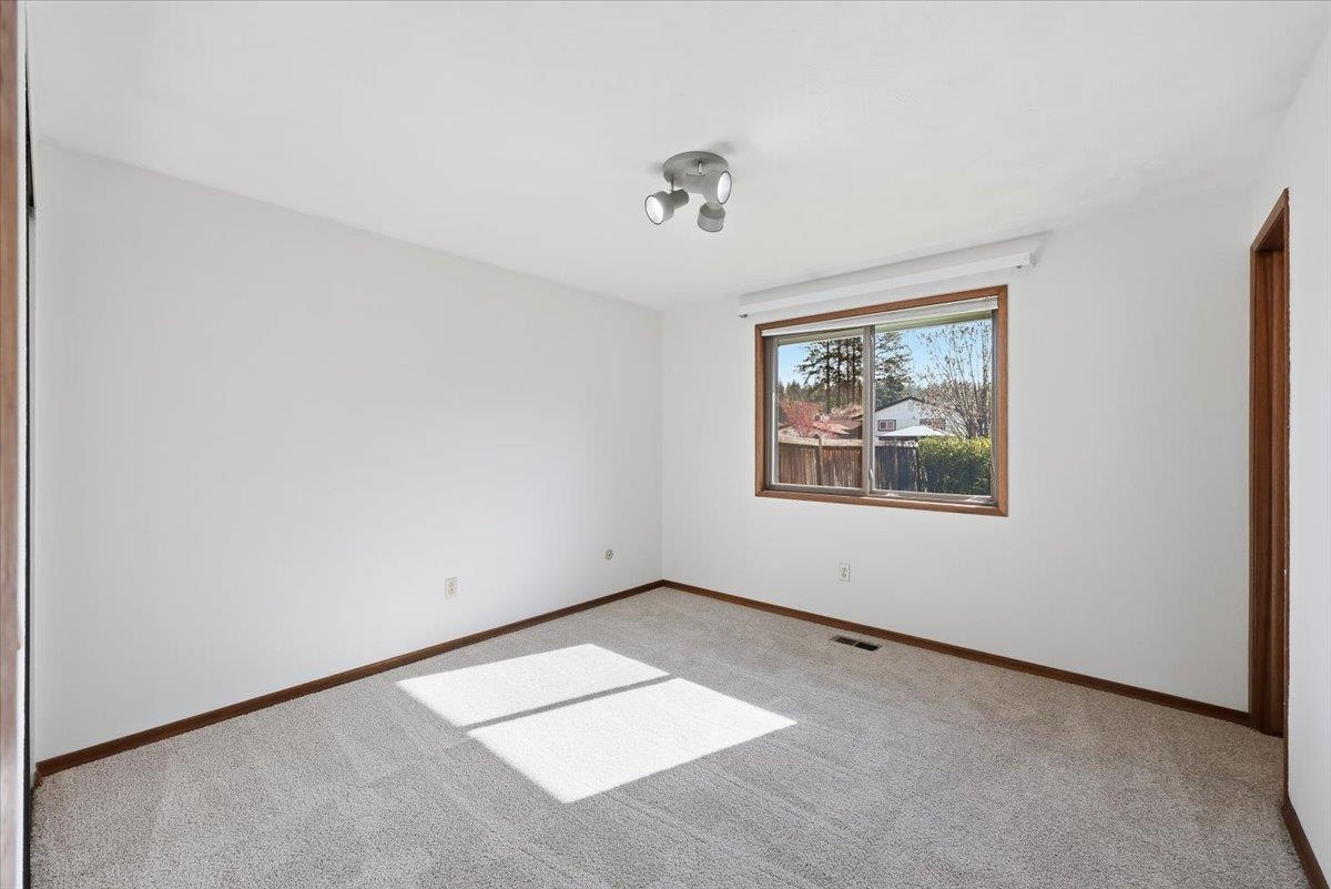 6522 N Elizabeth St - Photo 11