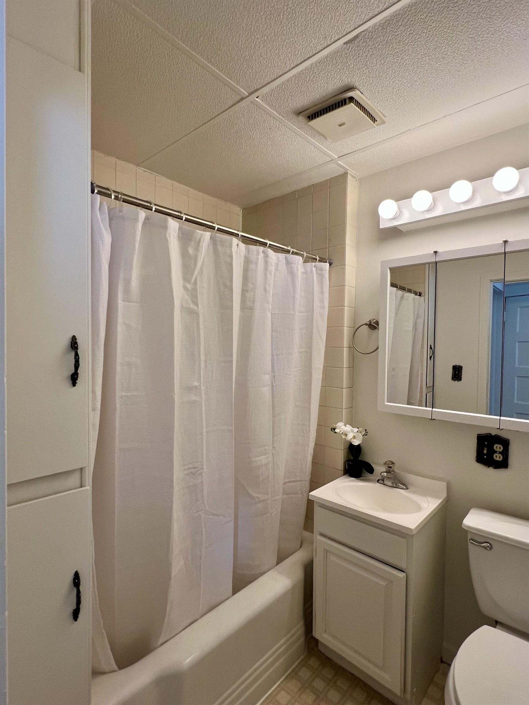 1027 E Courtland Ave - Photo 12