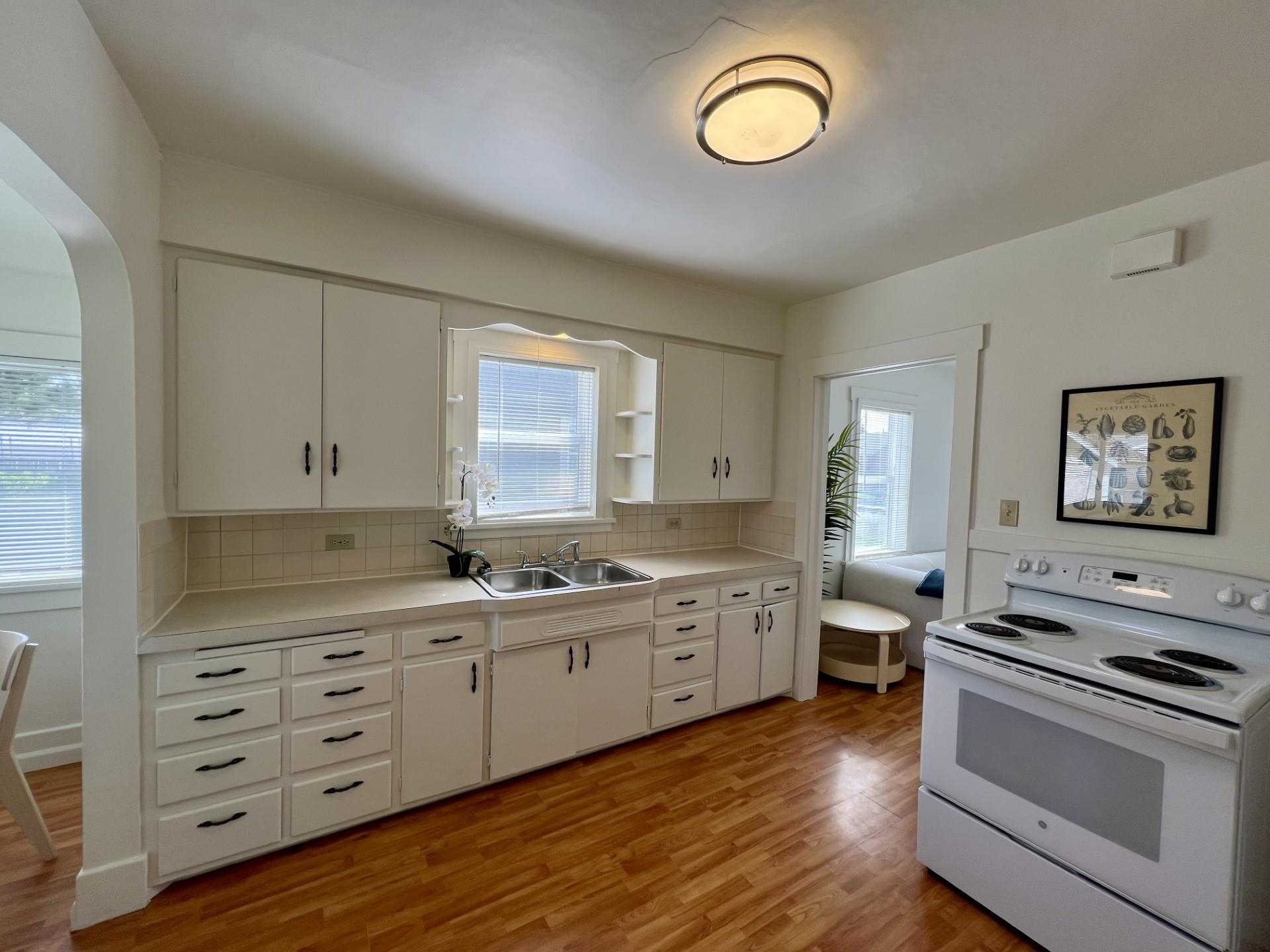 1027 E Courtland Ave - Photo 13