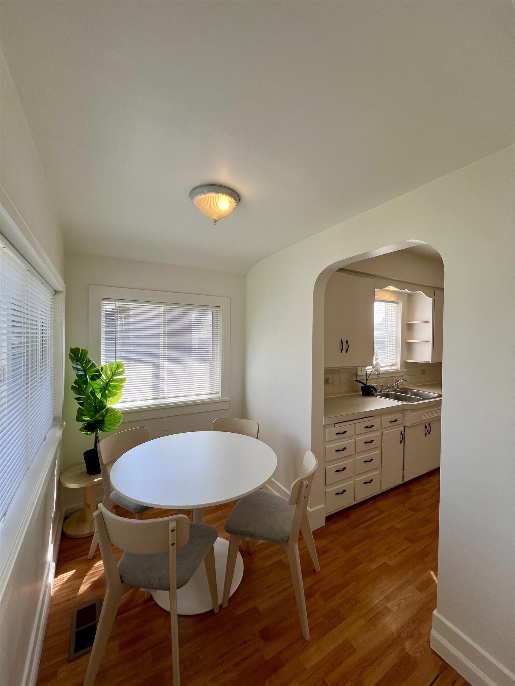 1027 E Courtland Ave - Photo 15