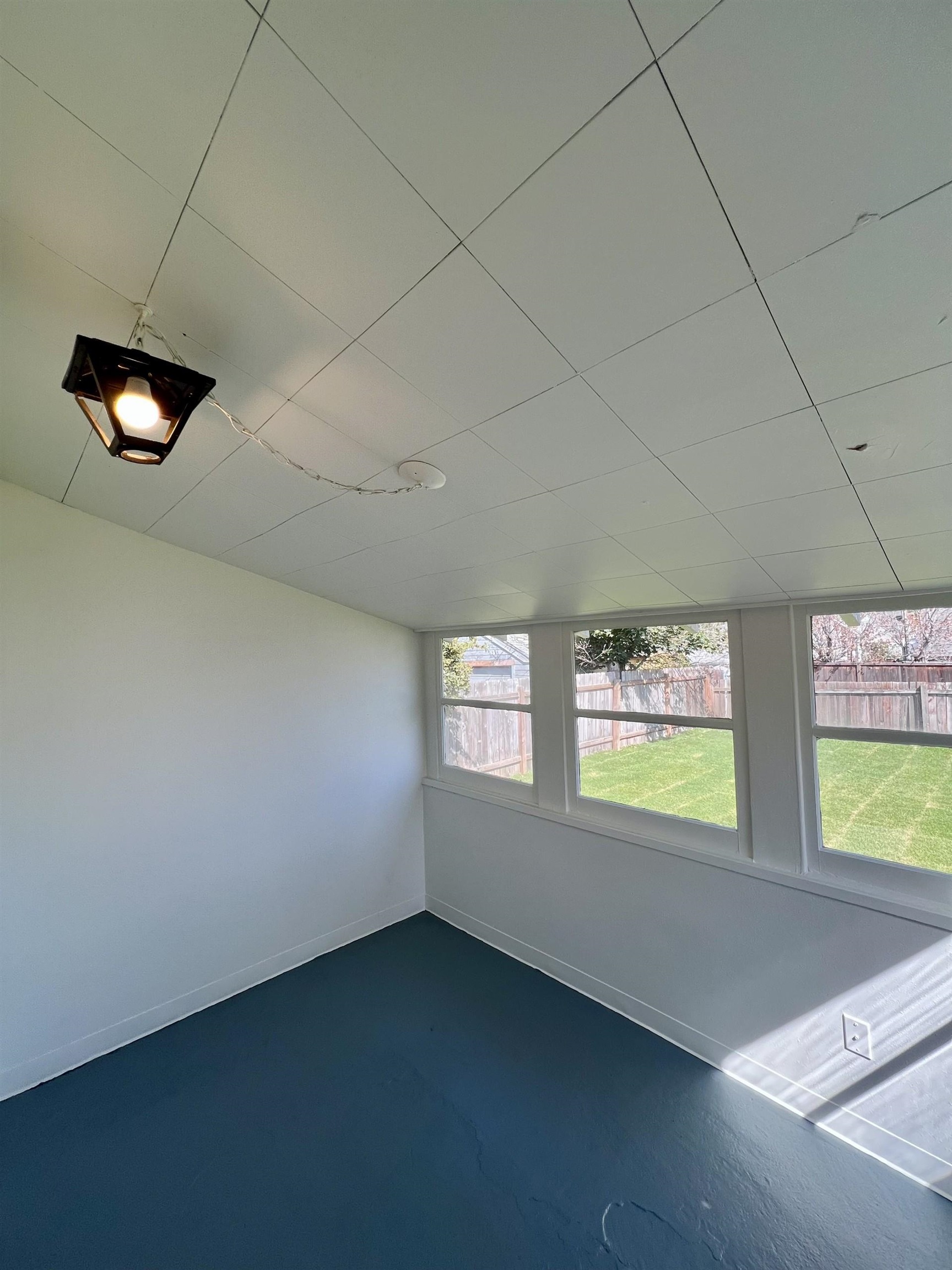 1027 E Courtland Ave - Photo 17