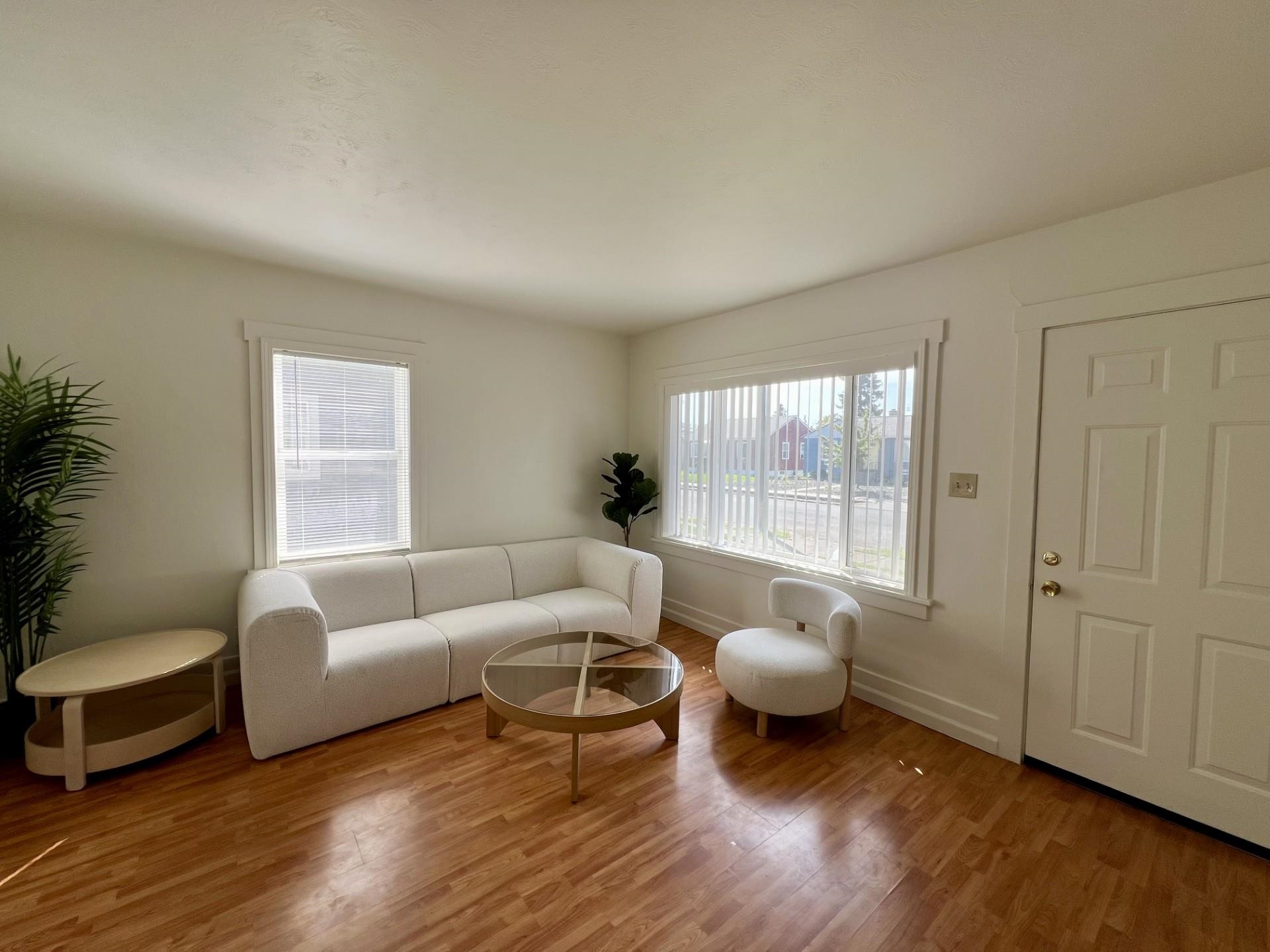 1027 E Courtland Ave - Photo 5