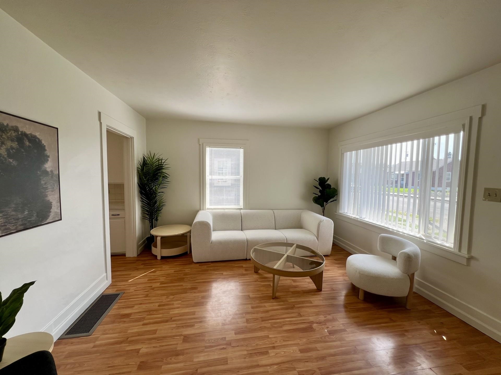 1027 E Courtland Ave - Photo 8