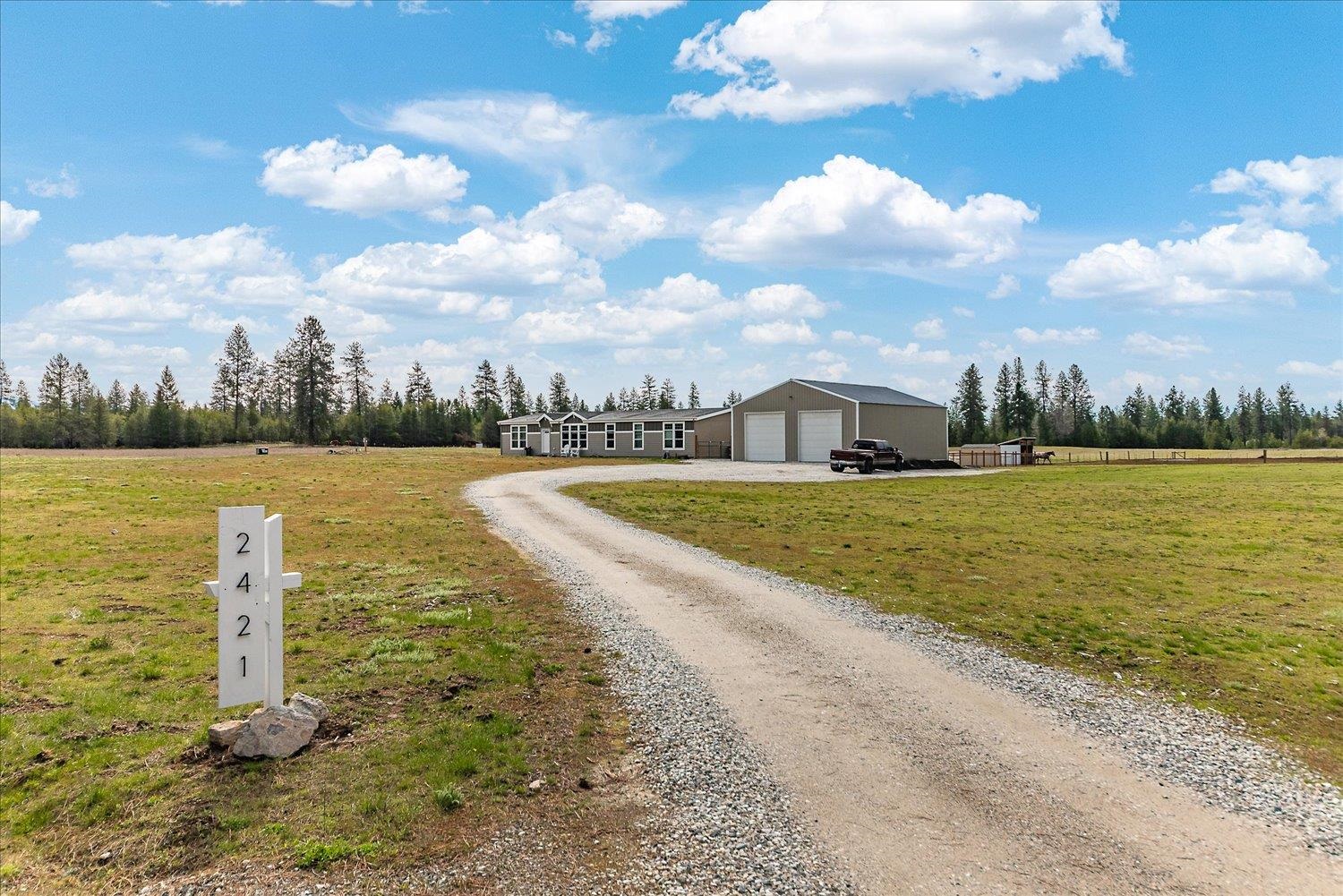 2421 W Fausett Ln - Photo 2