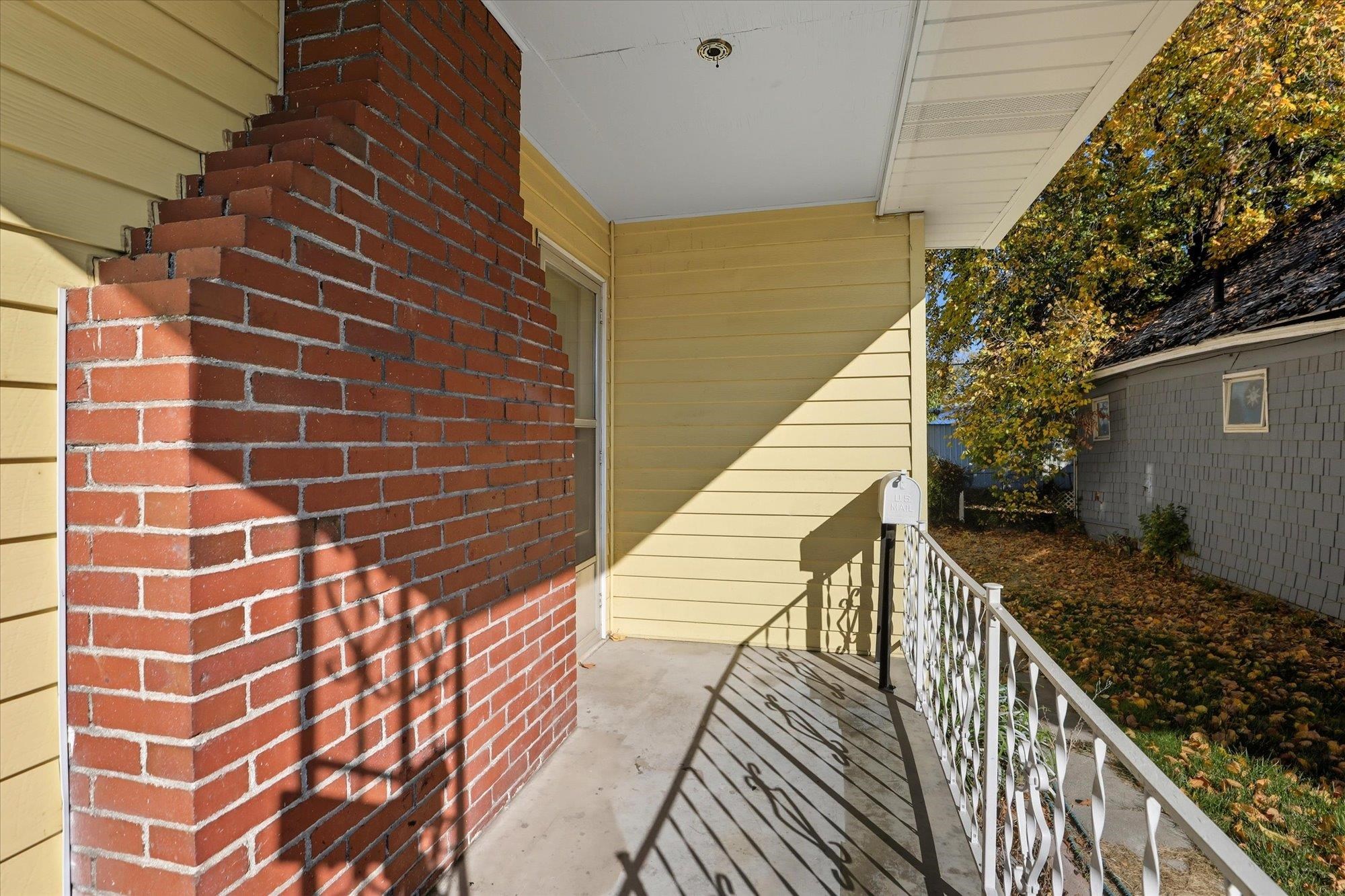 710 Marshall St - Photo 4