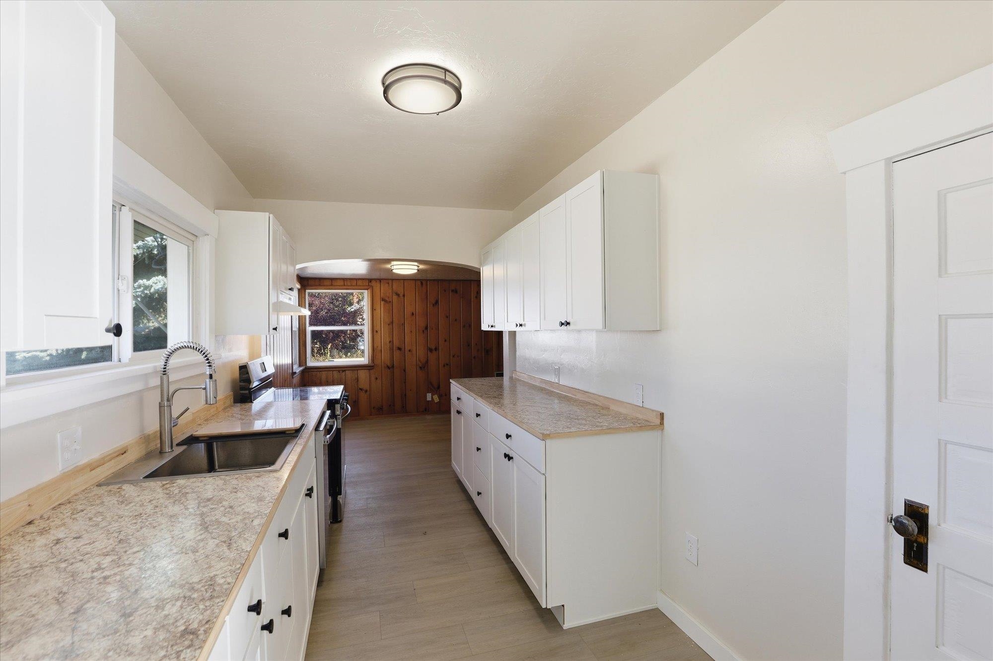 710 Marshall St - Photo 9