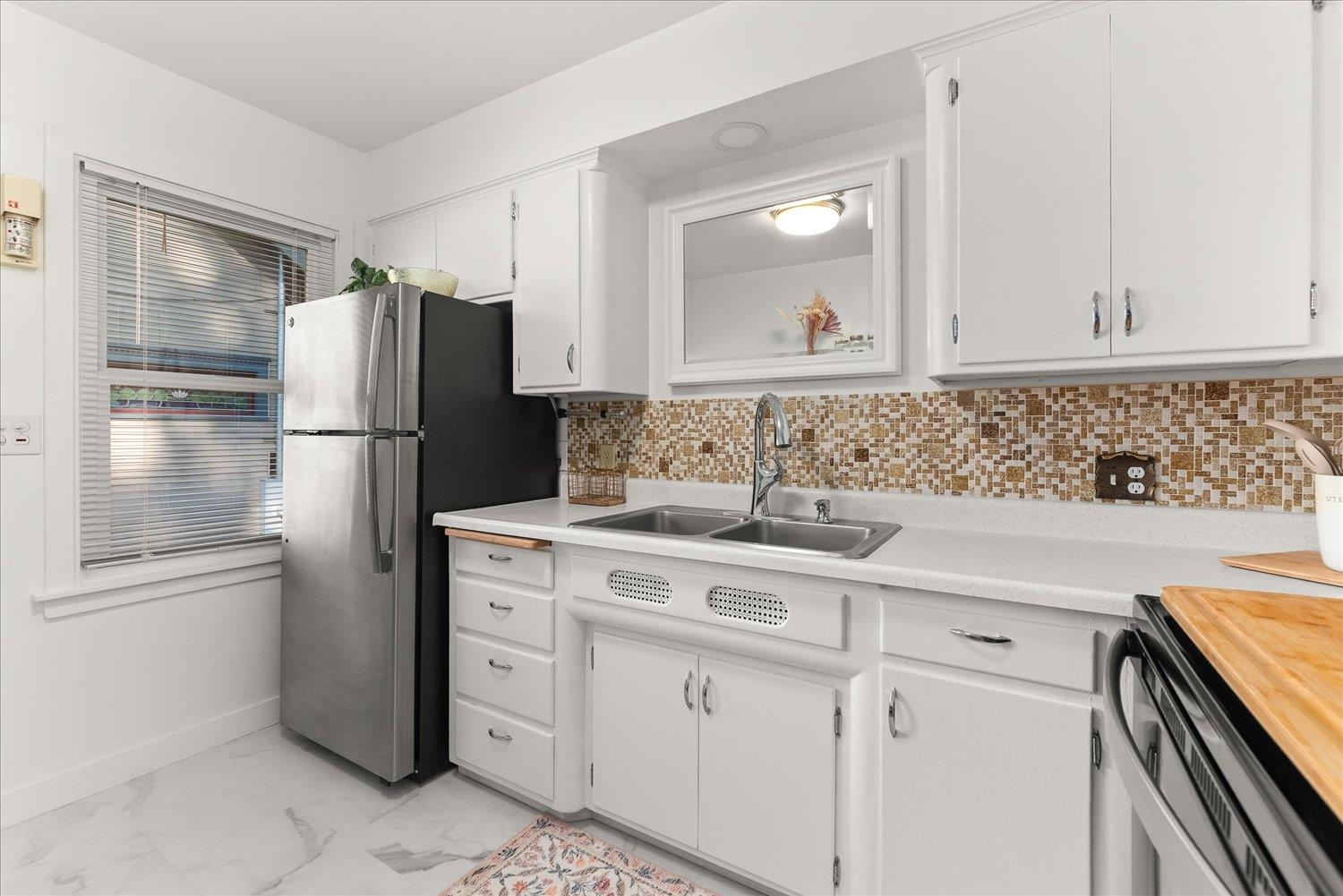 611 E 23rd Ave - Photo 8