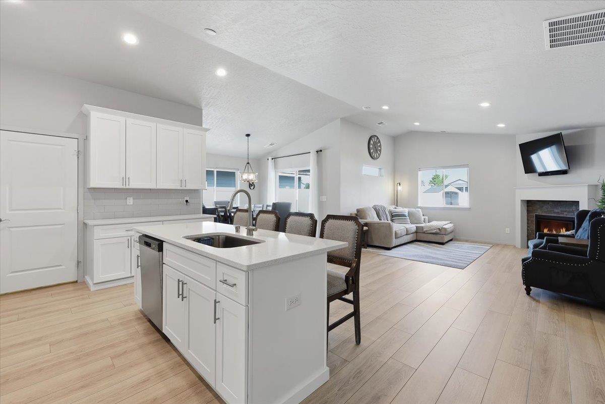 422 N Arc Ct - Photo 8