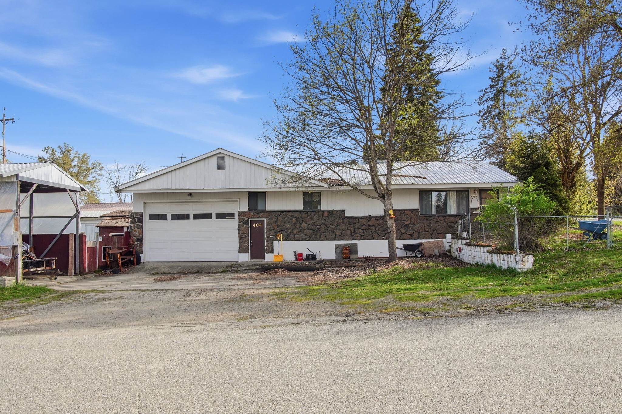 404 W Fir St - Photo 1