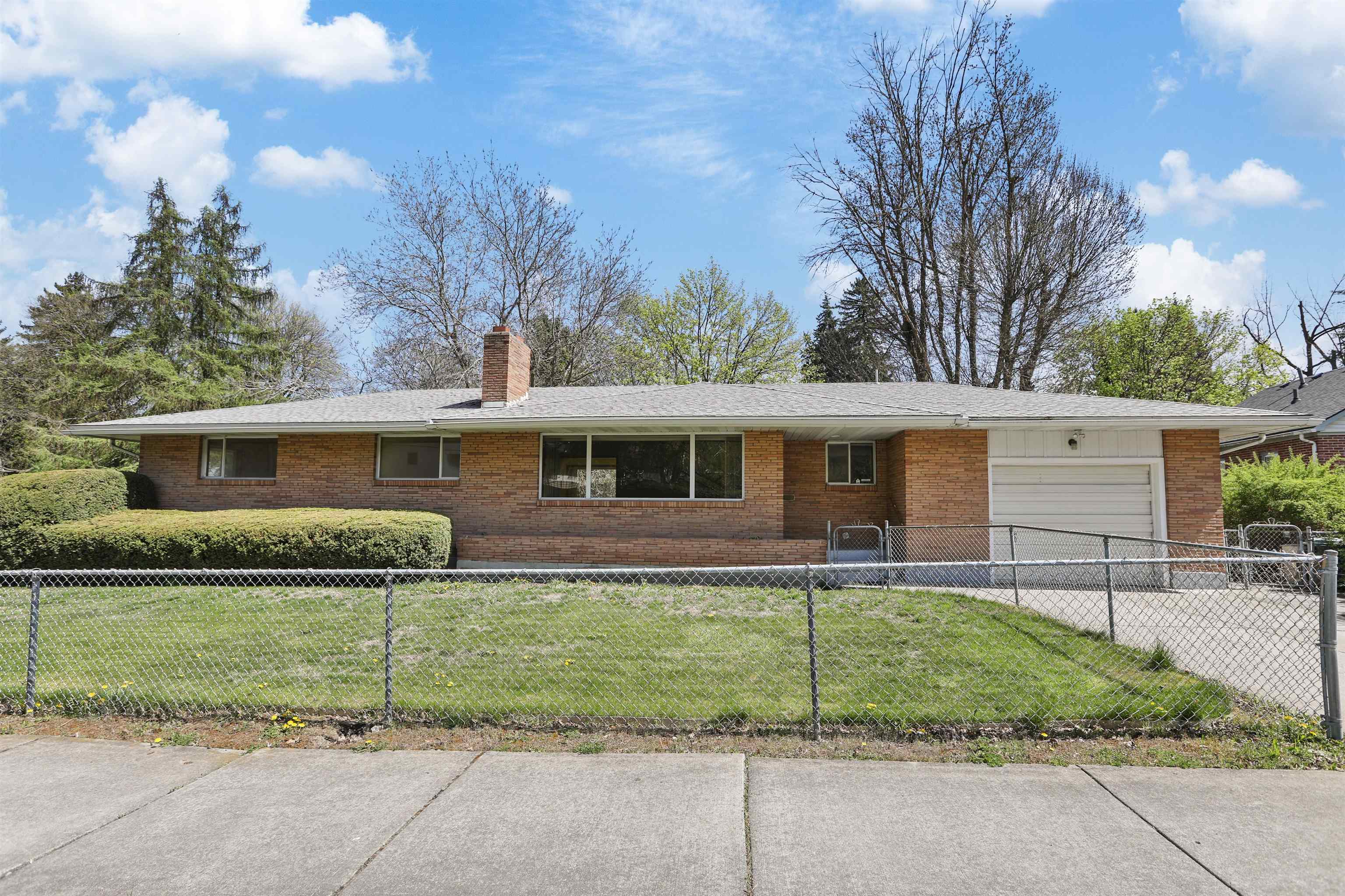 1215 S Garfield St - Photo 1