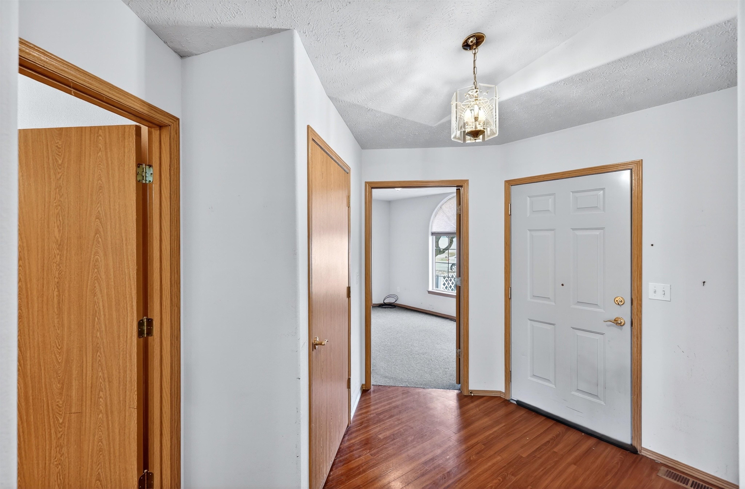 405 S Lucille Ct - Photo 8