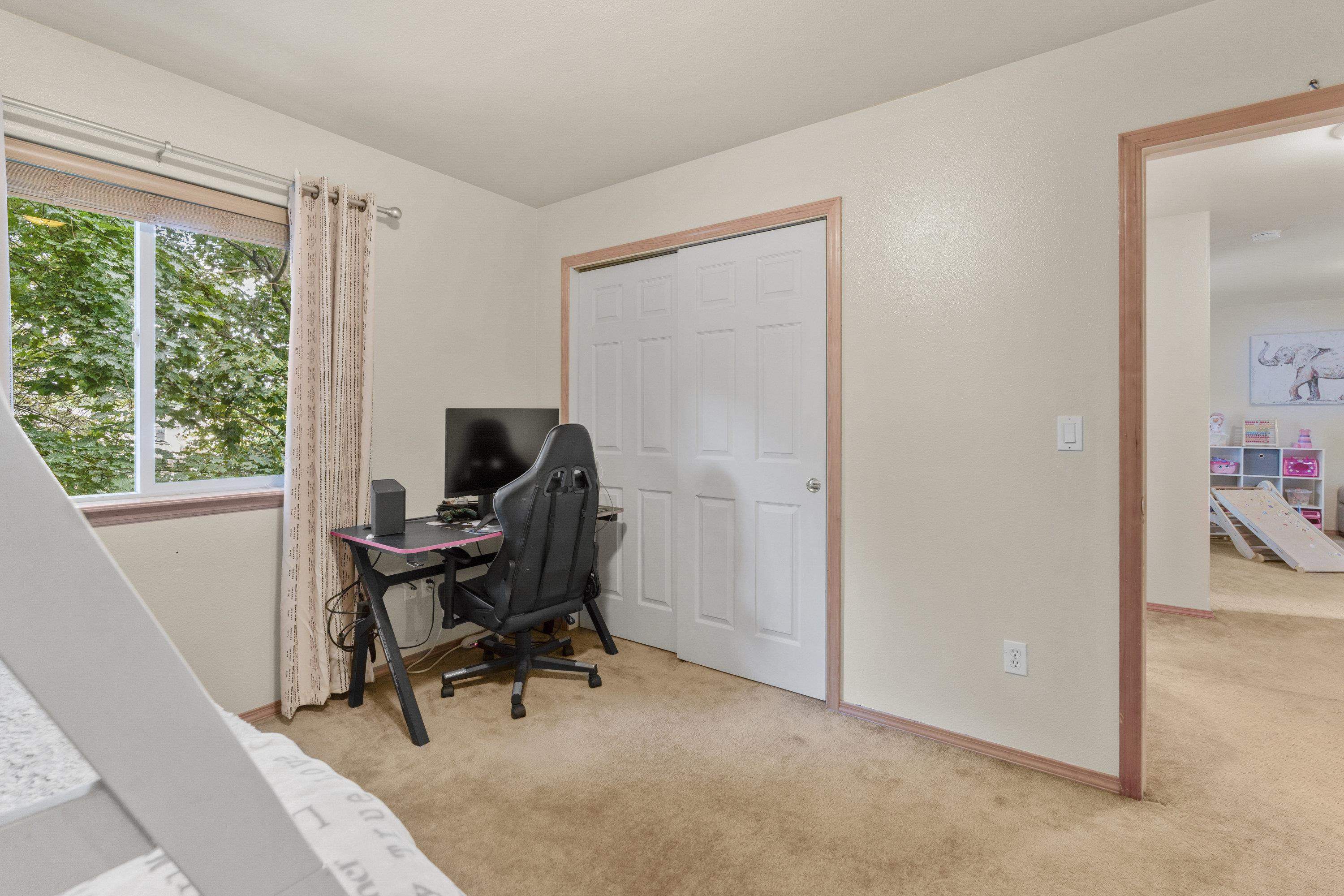 10725 E Broadway Ave - Photo 15