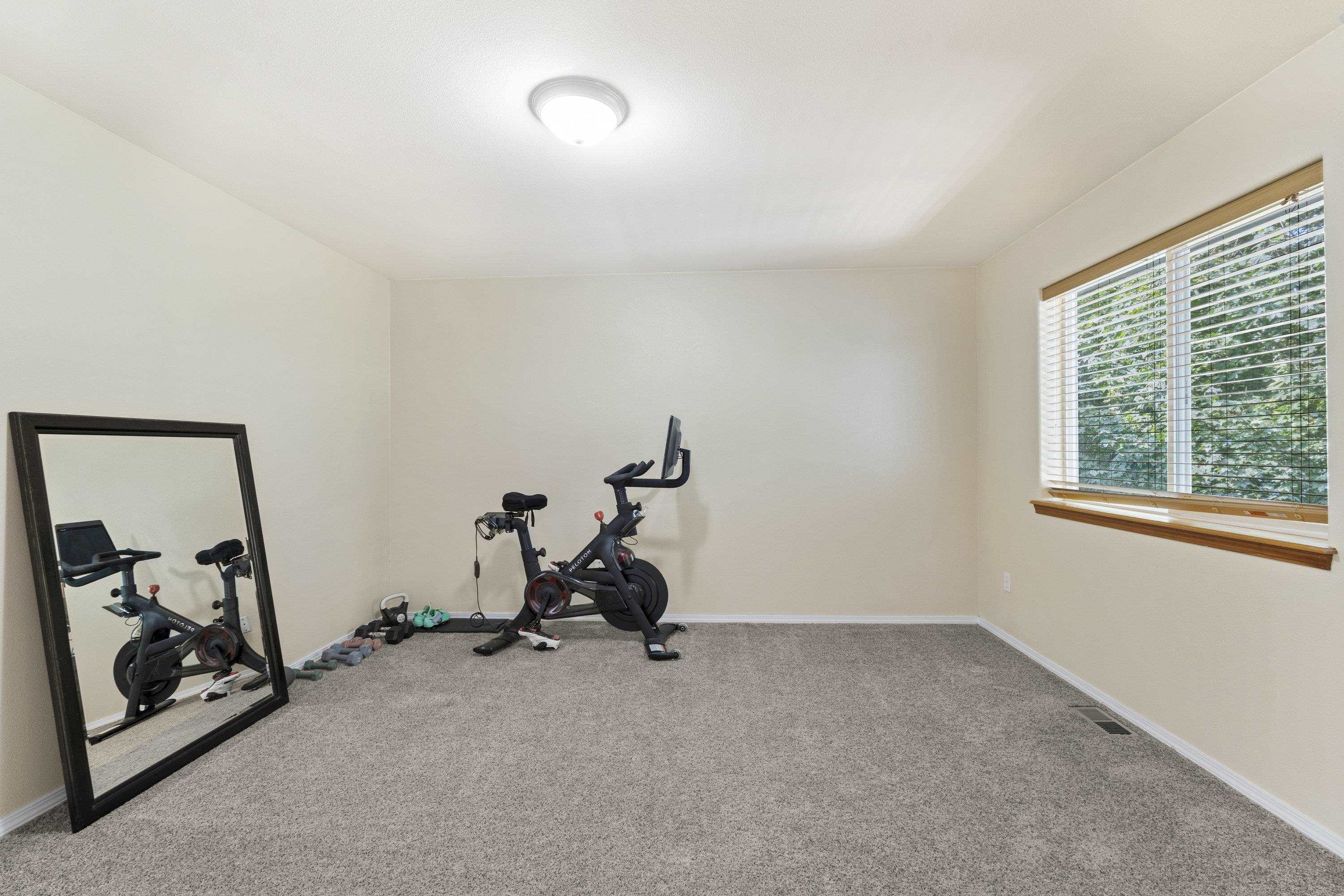 10725 E Broadway Ave - Photo 35