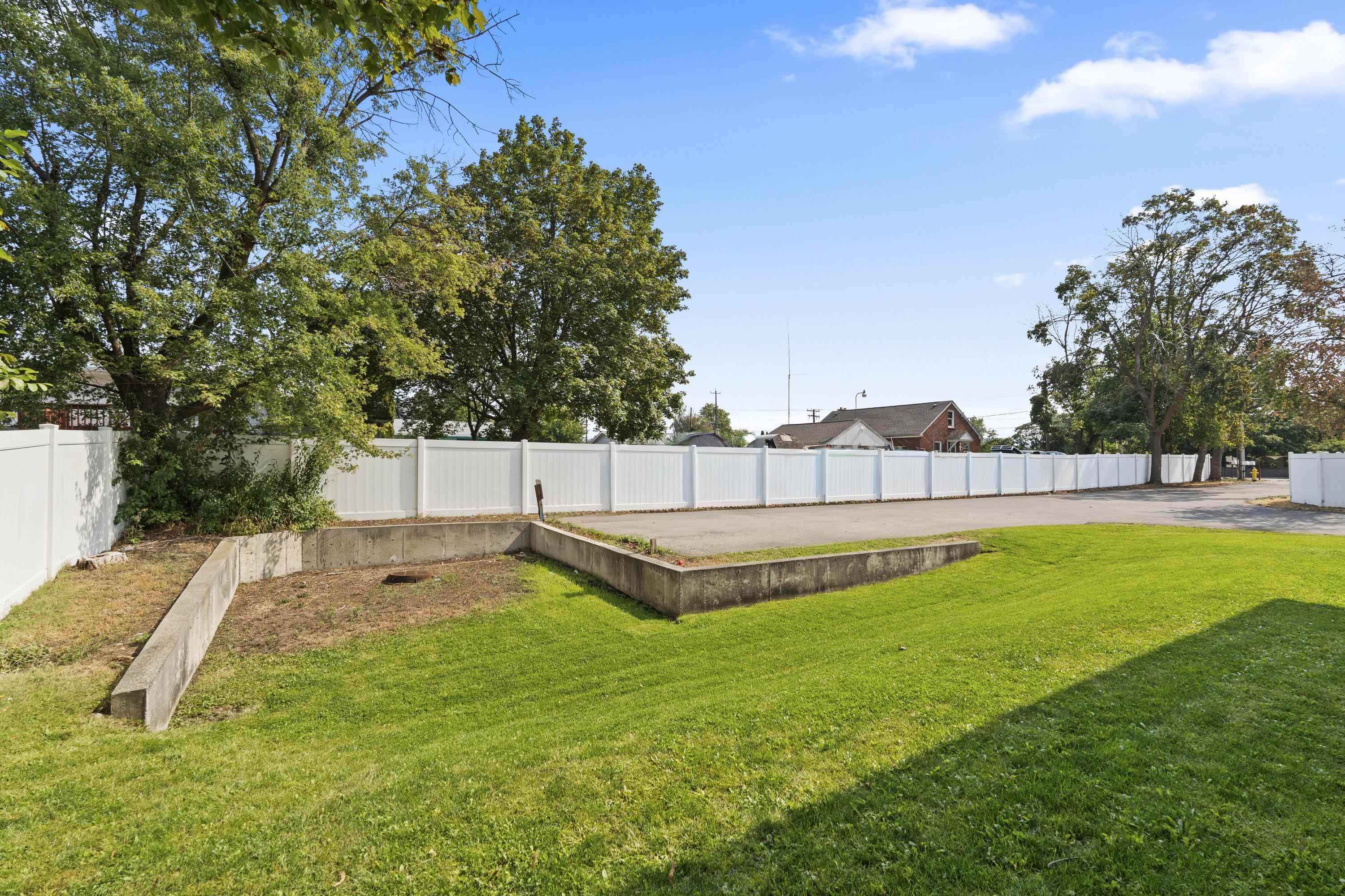 10725 E Broadway Ave - Photo 40