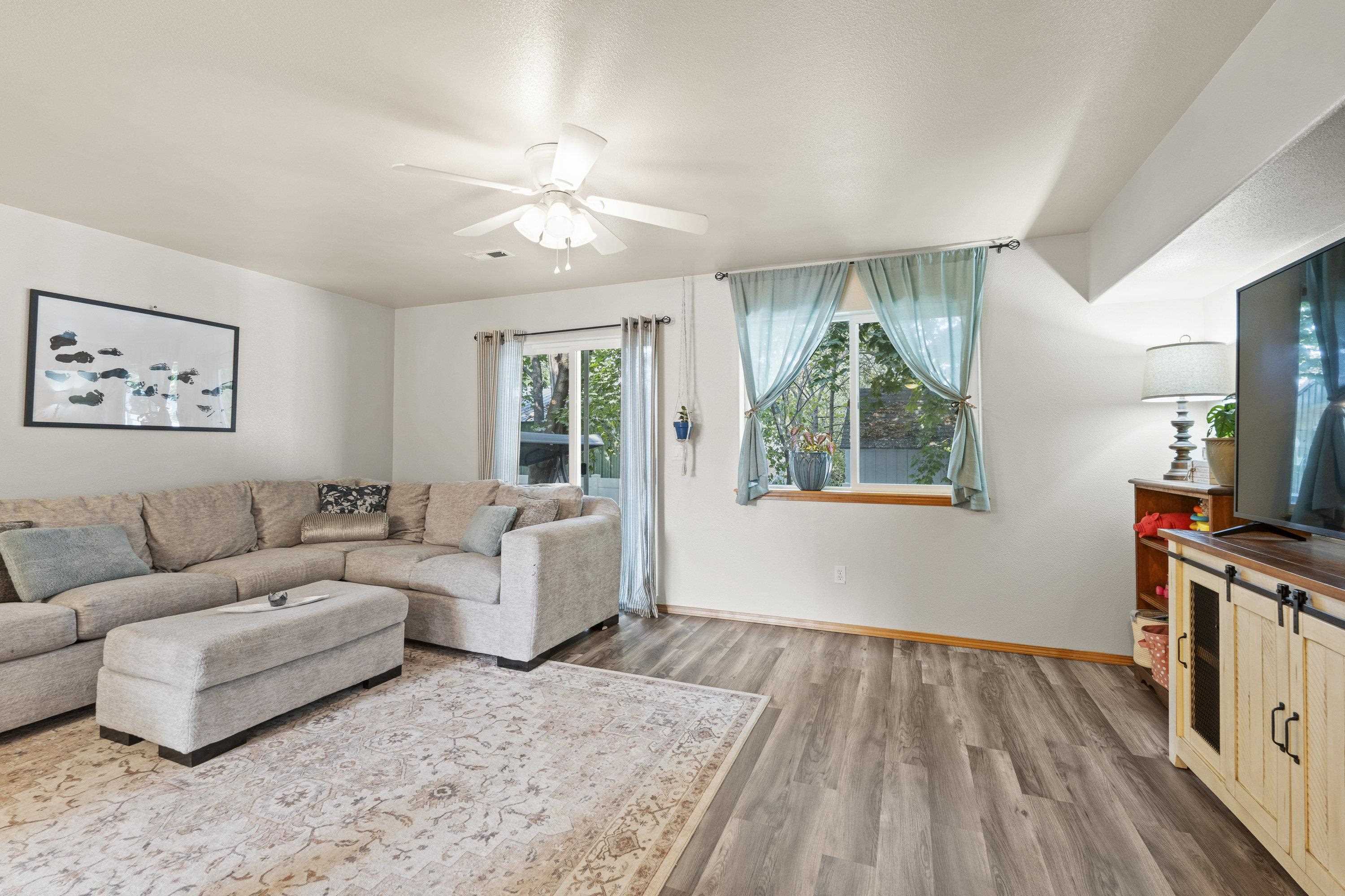 10725 E Broadway Ave - Photo 8