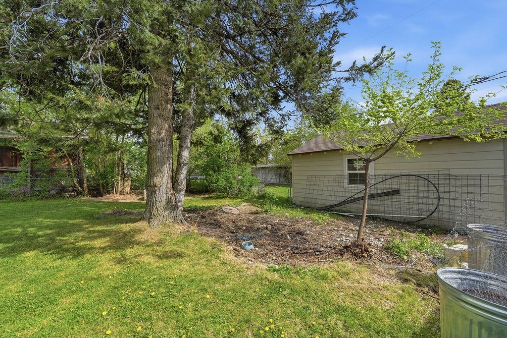 1524 E Glass Ave - Photo 23
