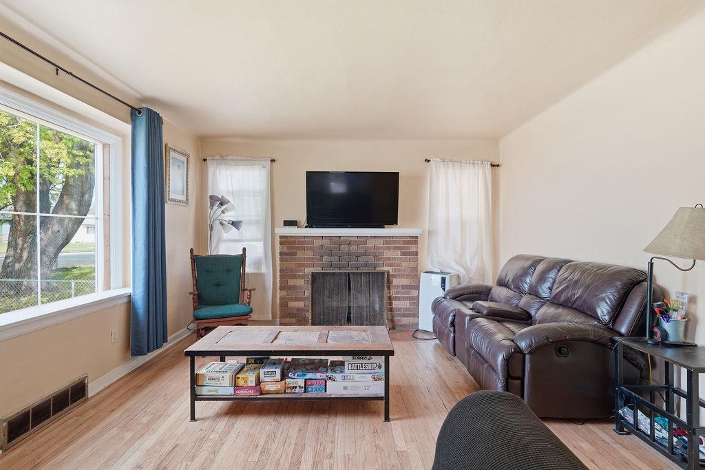 1524 E Glass Ave - Photo 4