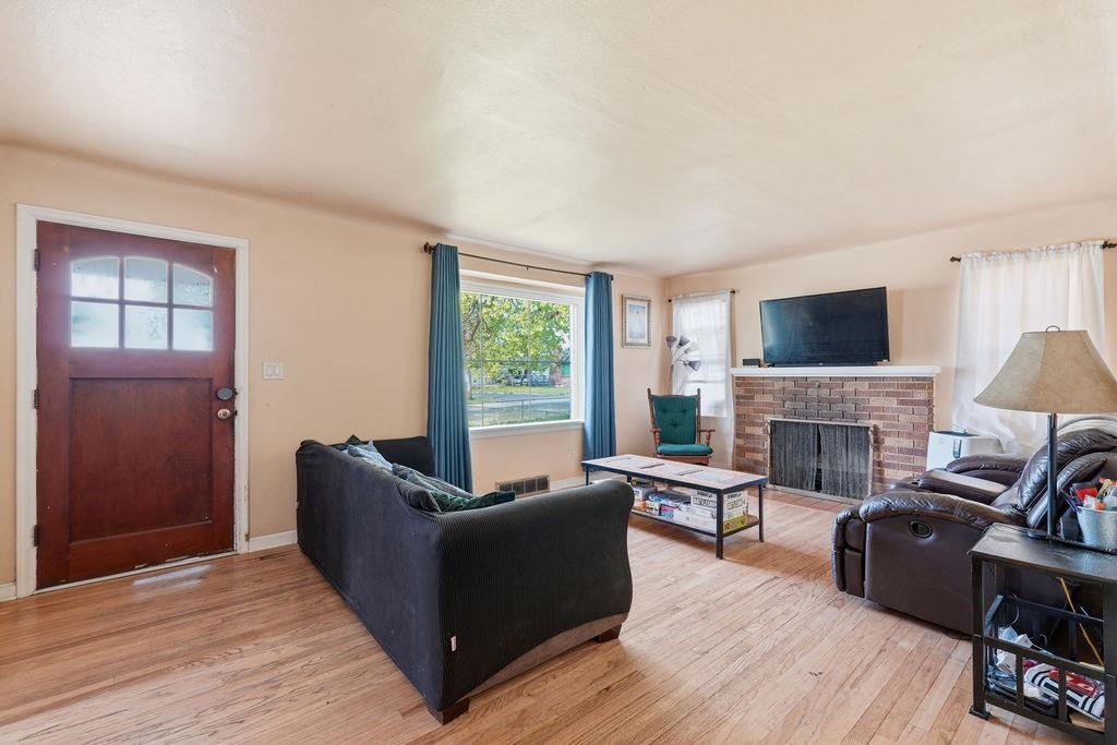 1524 E Glass Ave - Photo 7