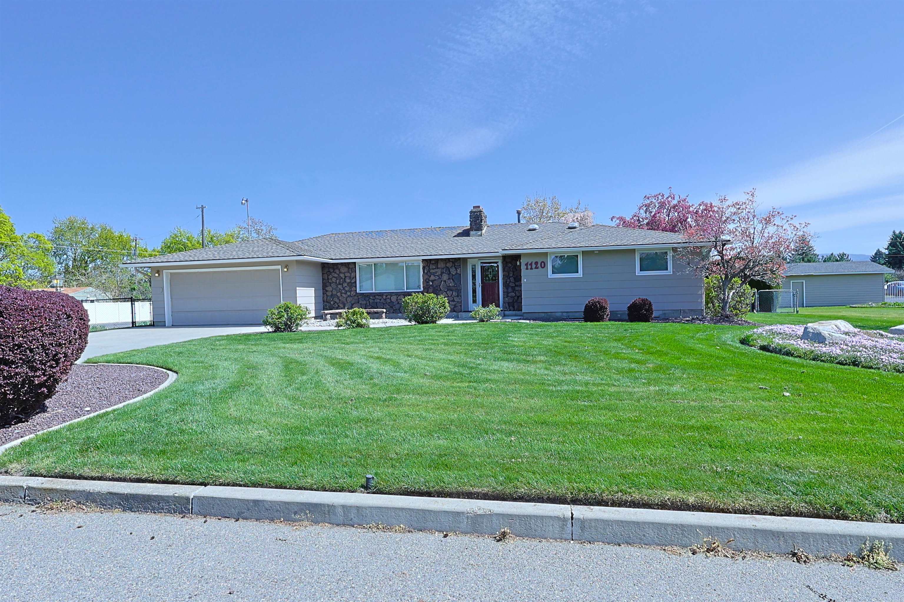 1120 N Best Rd - Photo 1