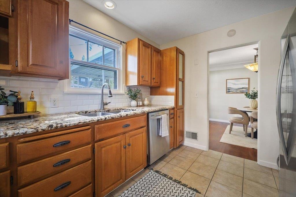 443 W 28th Ave - Photo 3