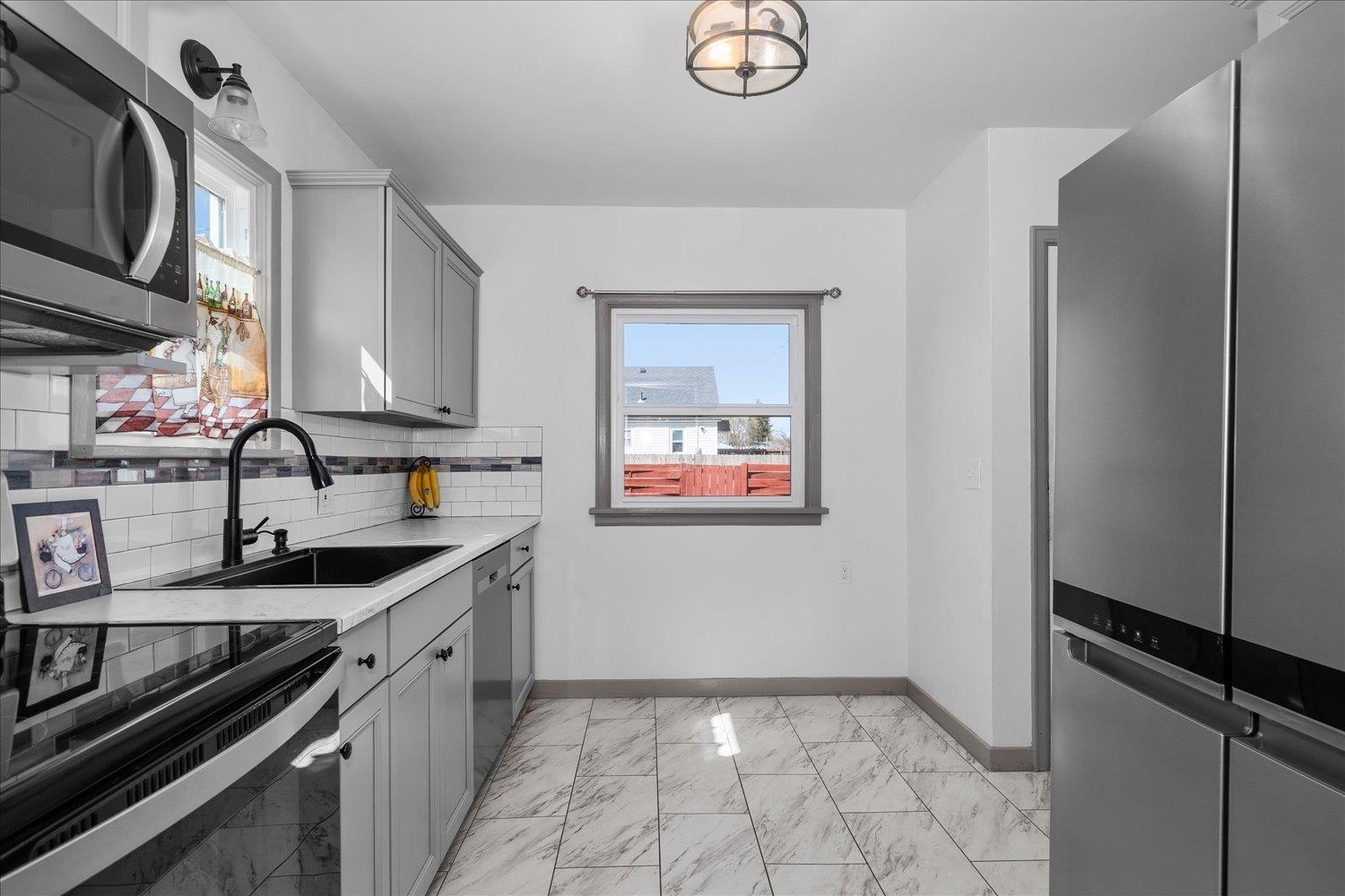 541 E Hoffman Ave - Photo 15
