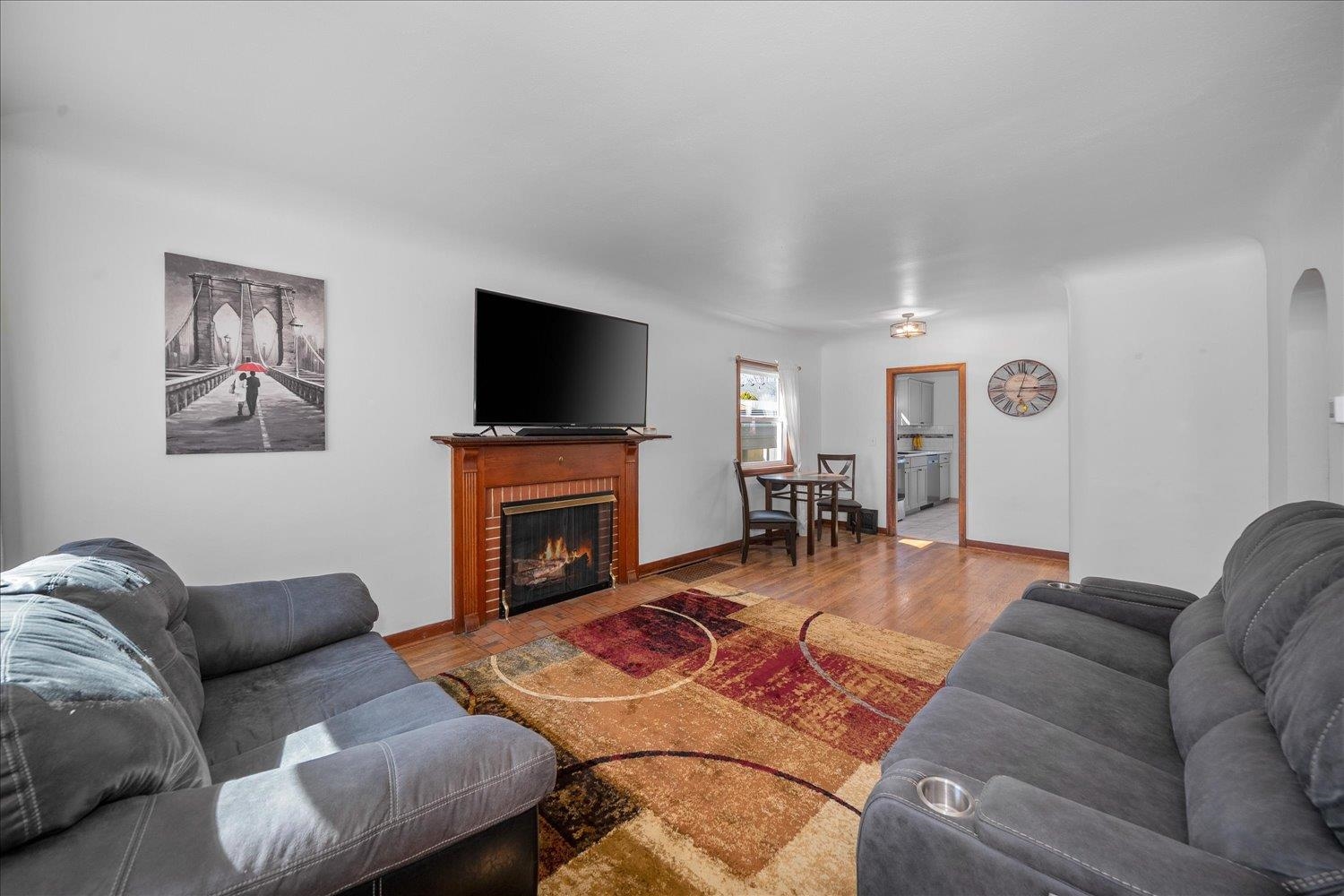 541 E Hoffman Ave - Photo 3
