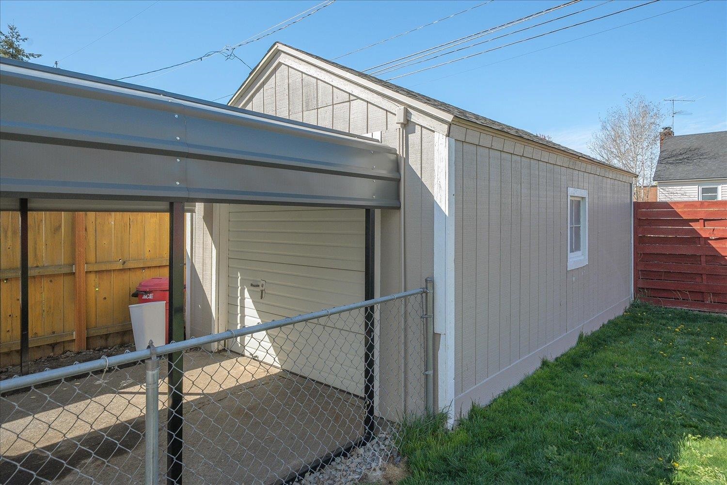 541 E Hoffman Ave - Photo 39
