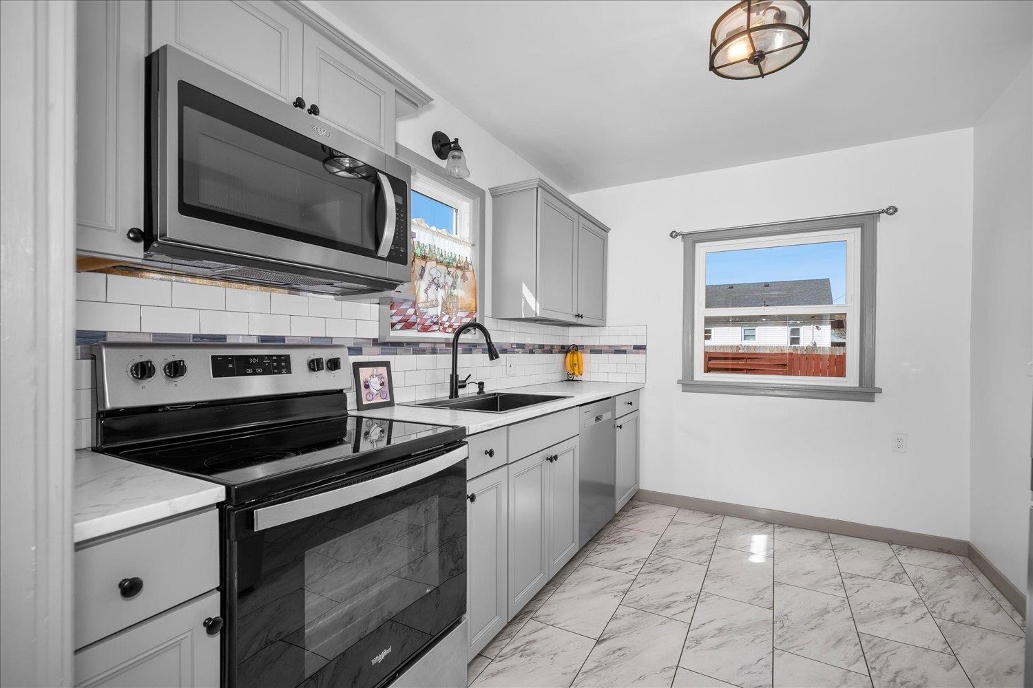 541 E Hoffman Ave - Photo 10