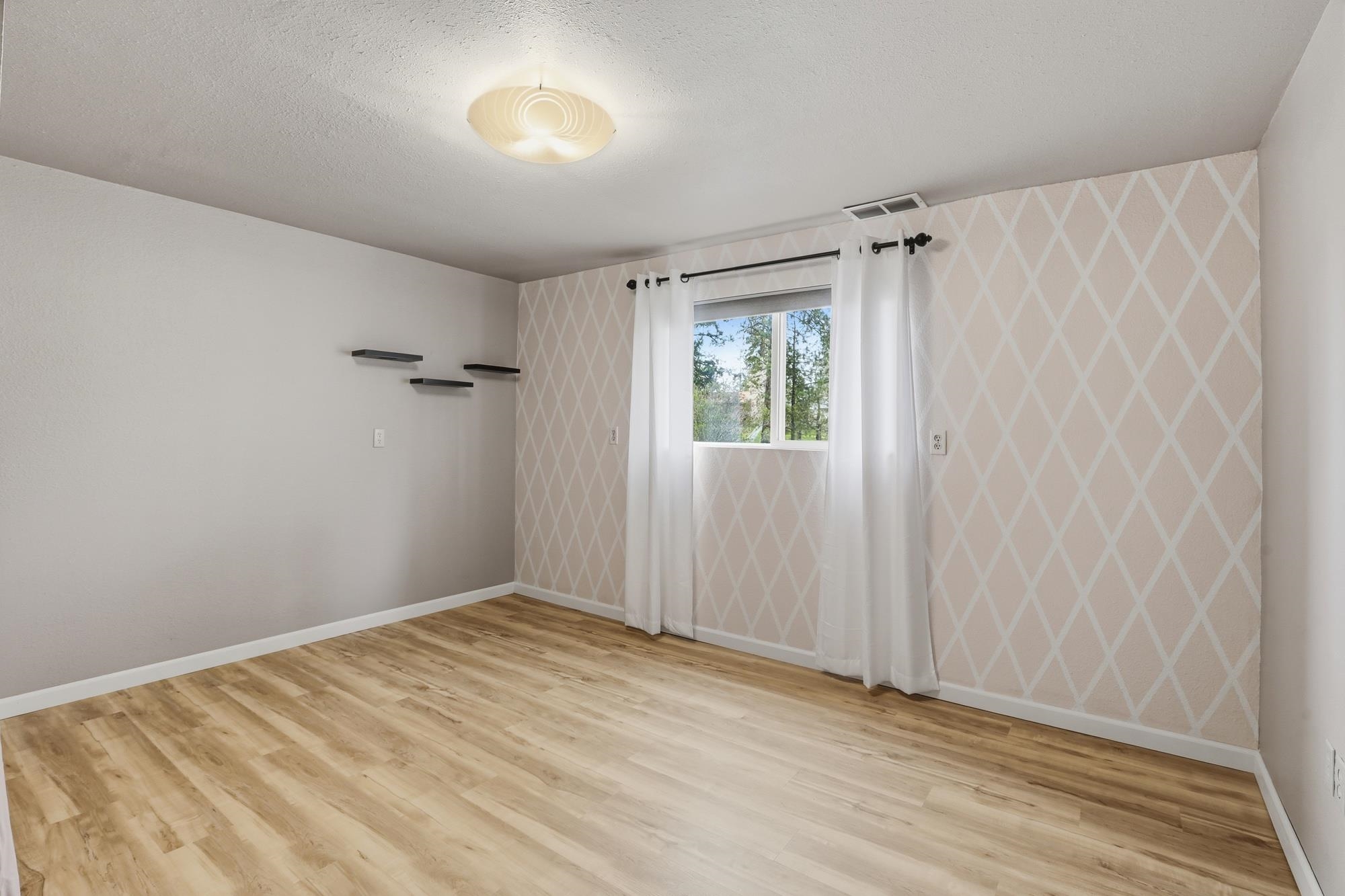 323 E Eleventh St - Photo 18