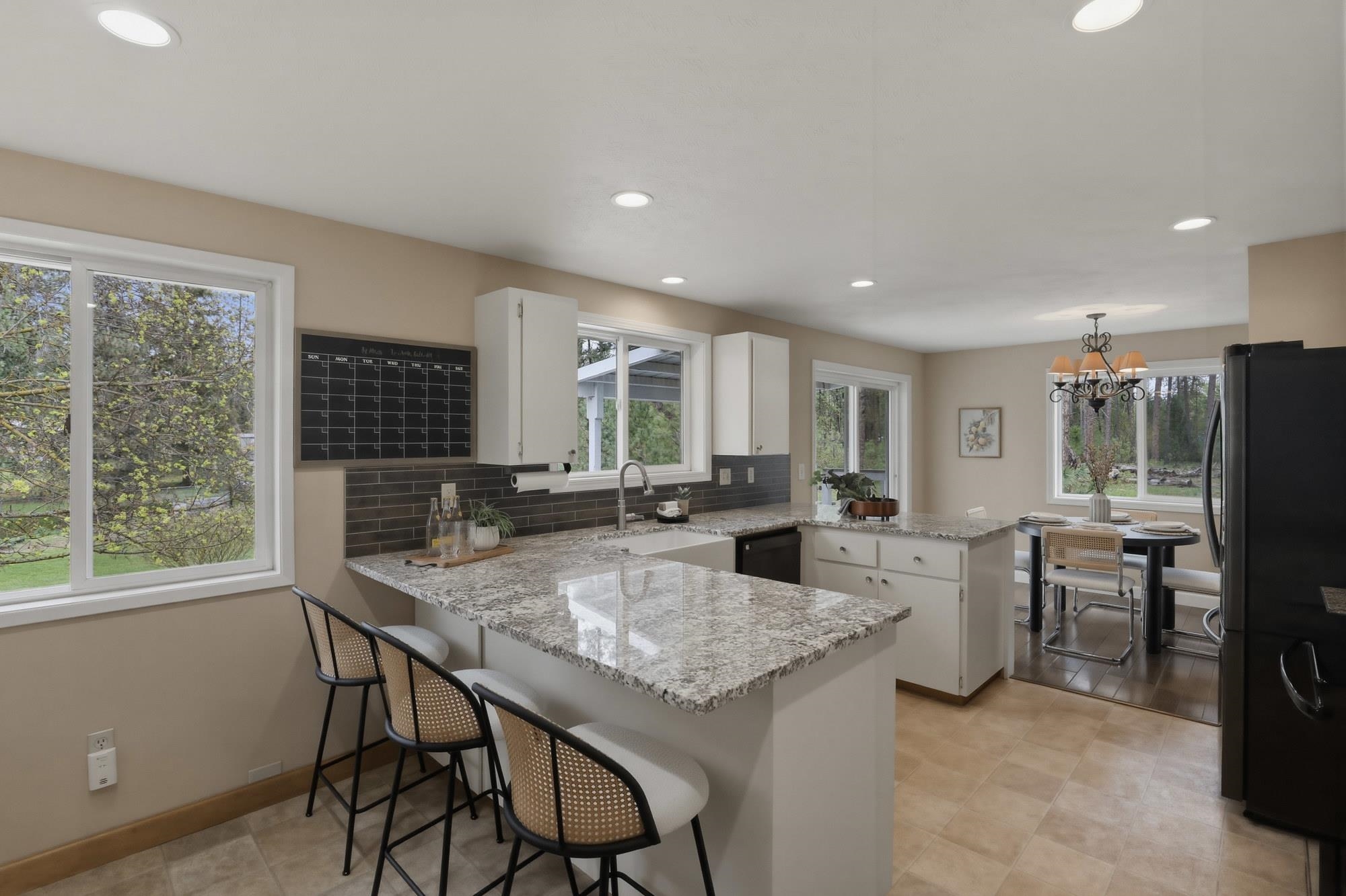 323 E Eleventh St - Photo 8