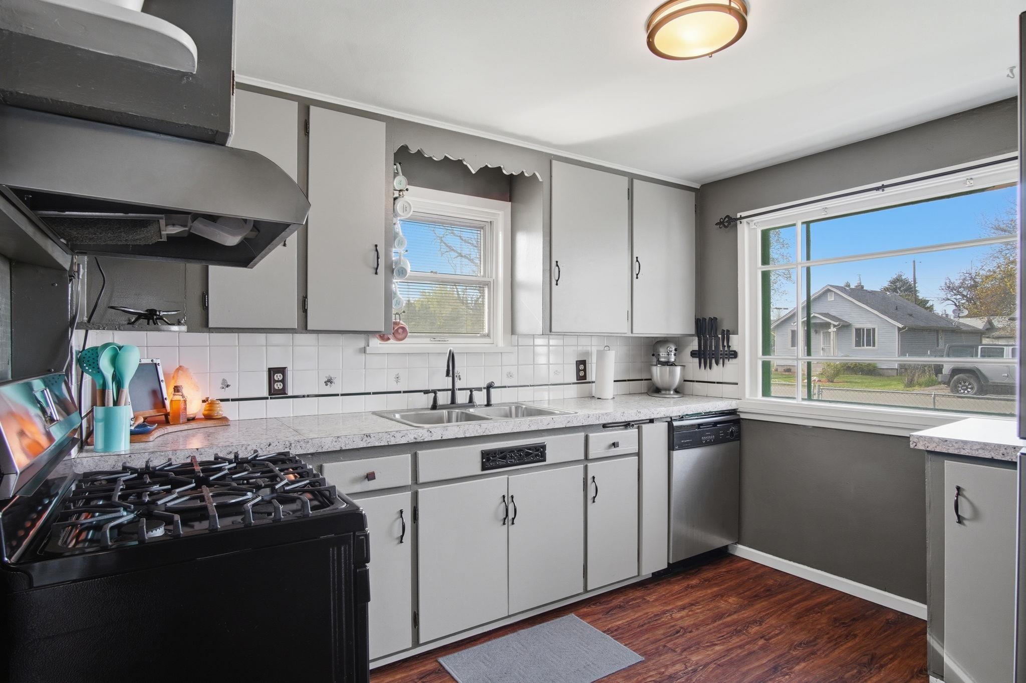 4506 E 6th Ave - Photo 3