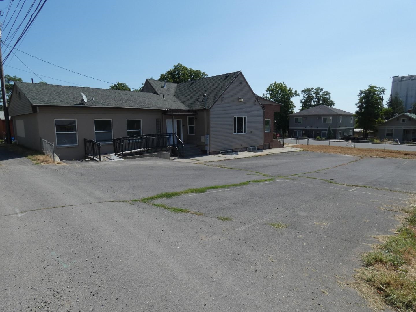 706 2nd St - Photo 1