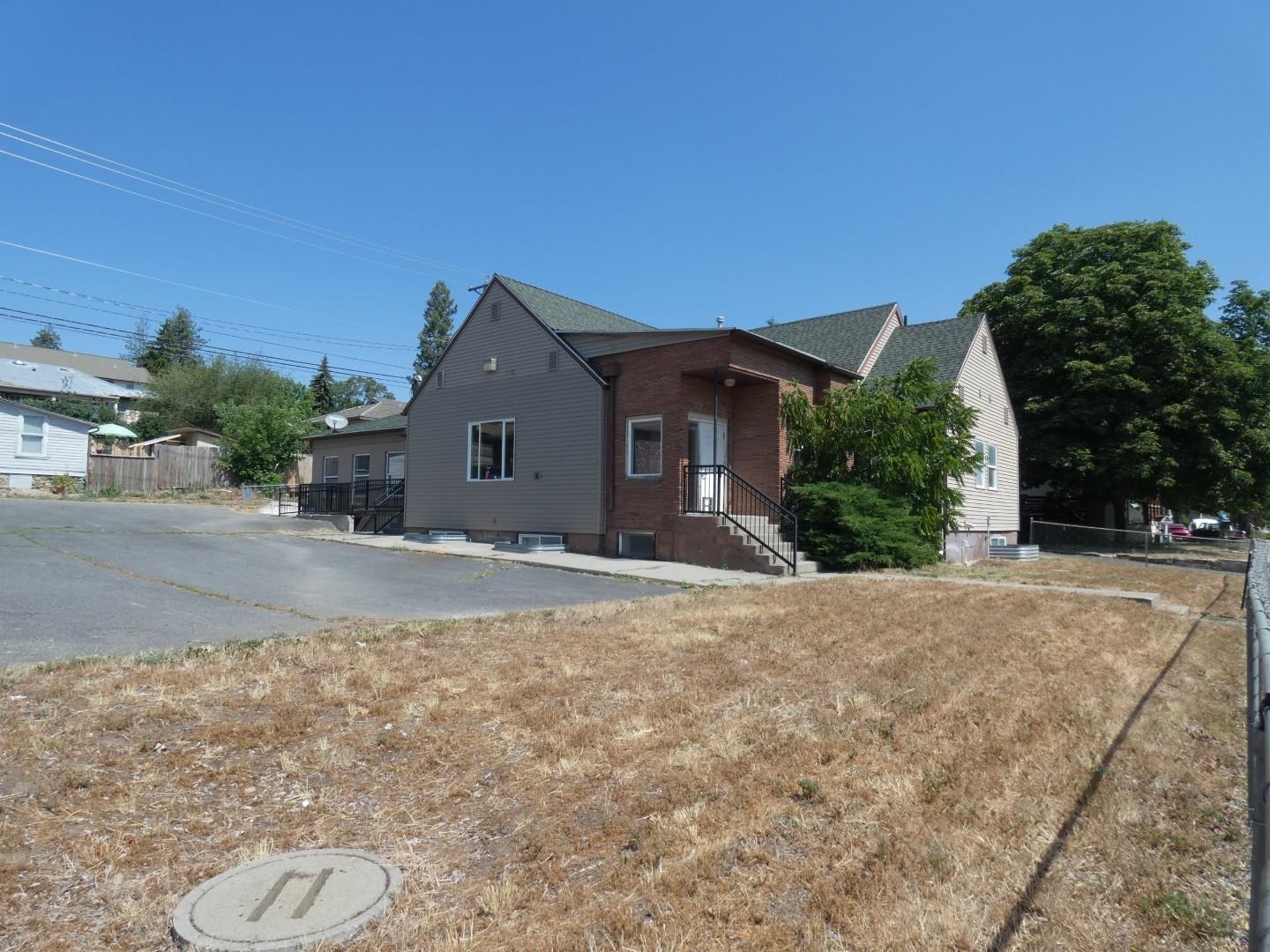 706 2nd St - Photo 2