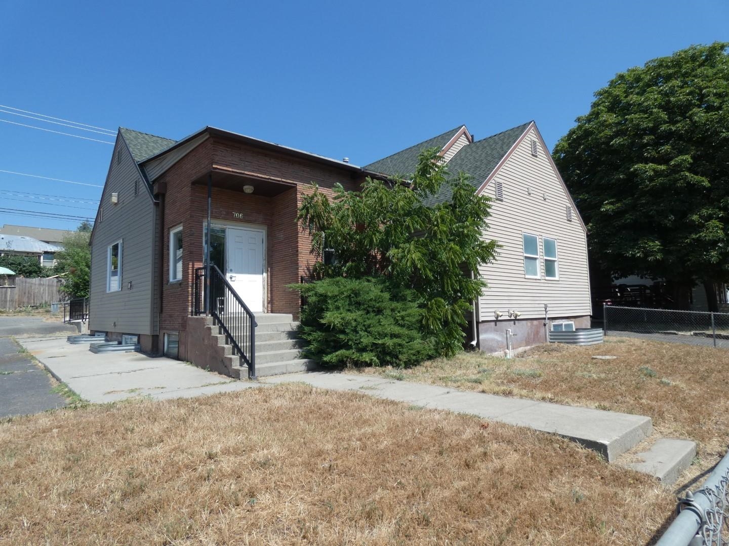 706 2nd St - Photo 3