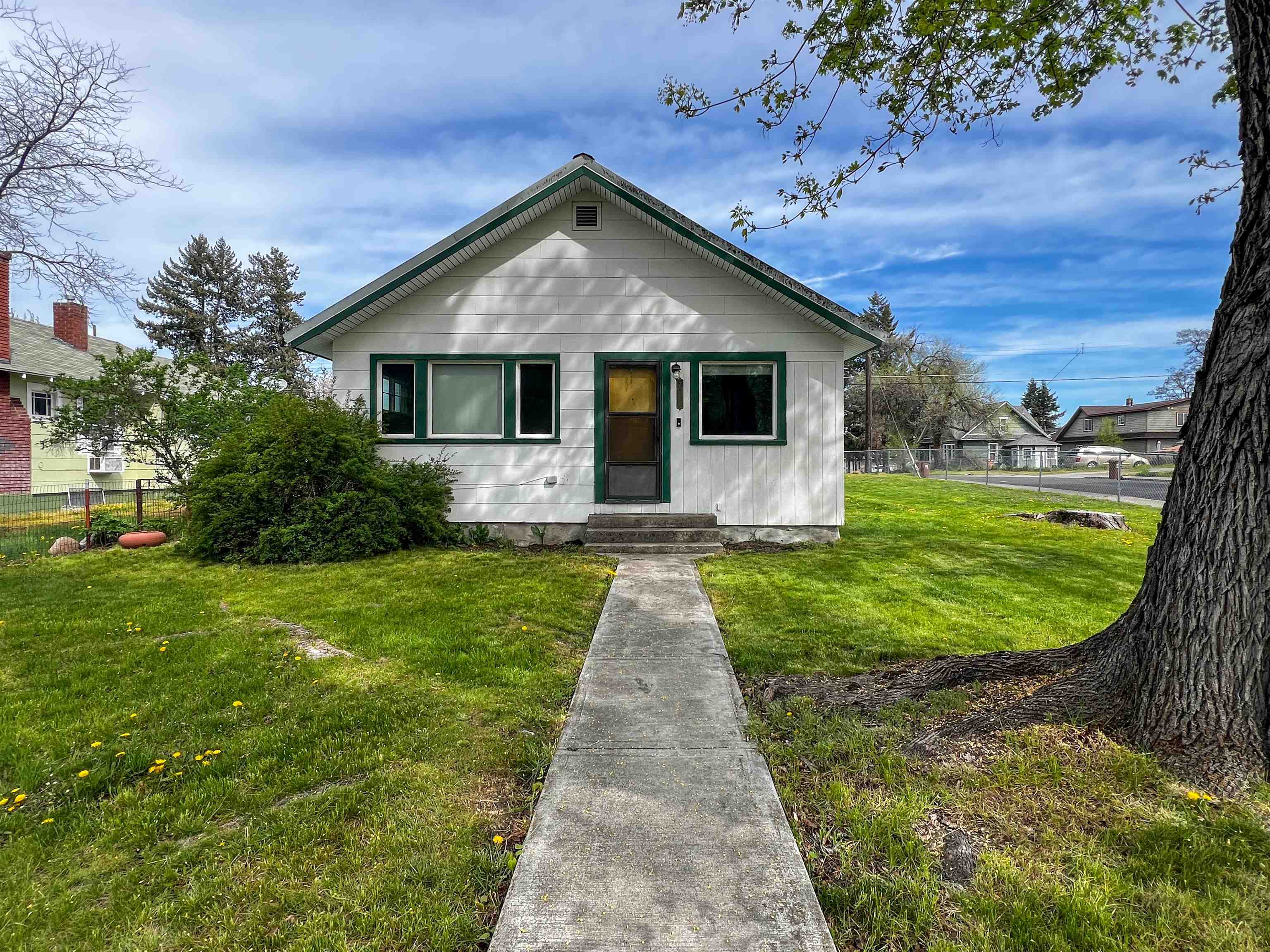 2227 E 7th Ave - Photo 1