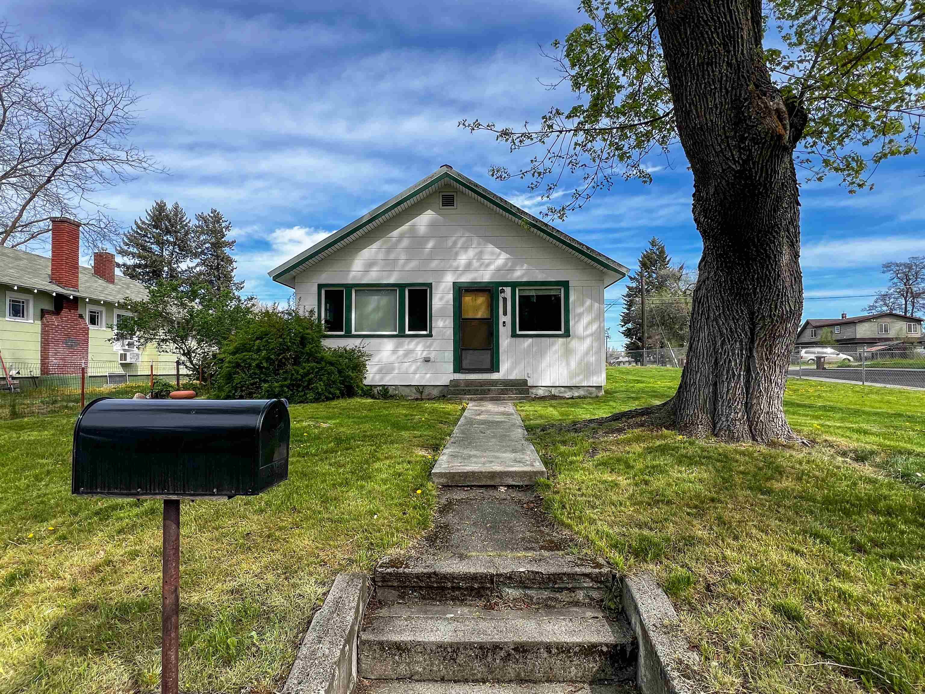 2227 E 7th Ave - Photo 2