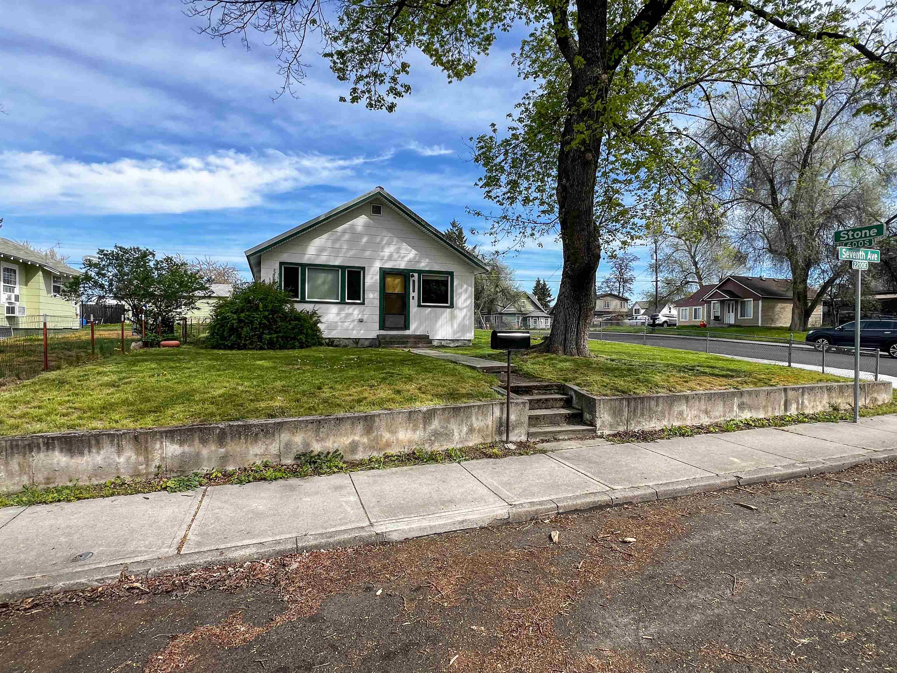 2227 E 7th Ave - Photo 3