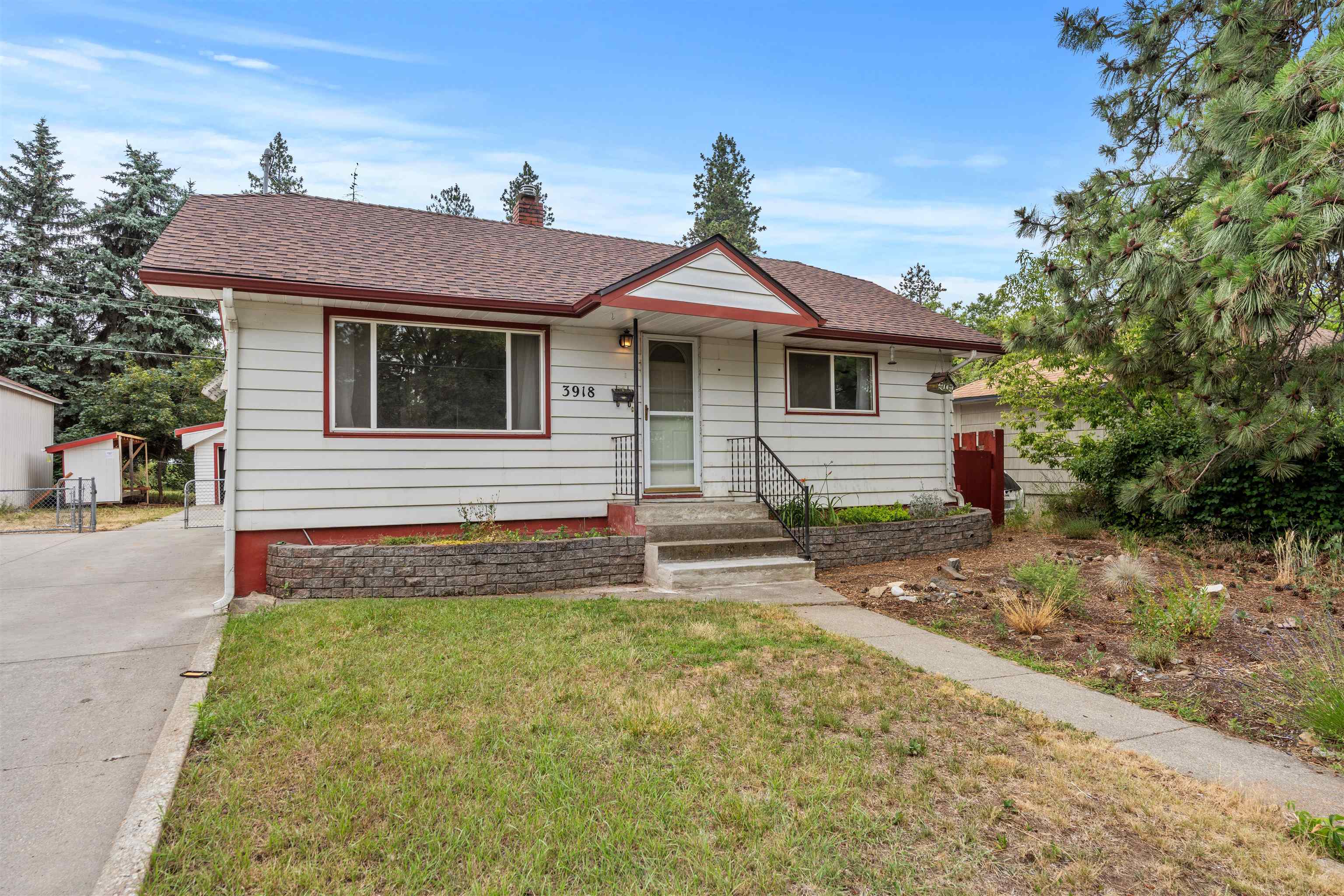 3918 E 8th Ave - Photo 1