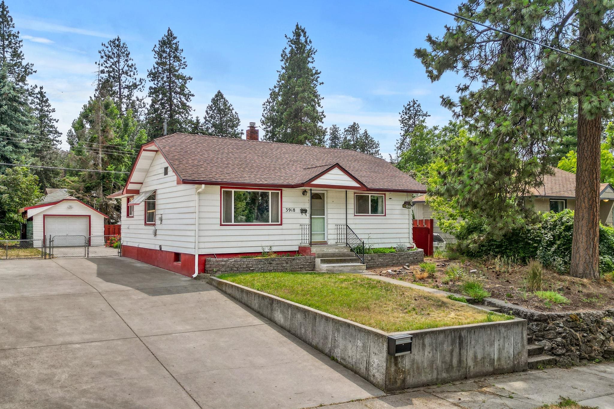 3918 E 8th Ave - Photo 2