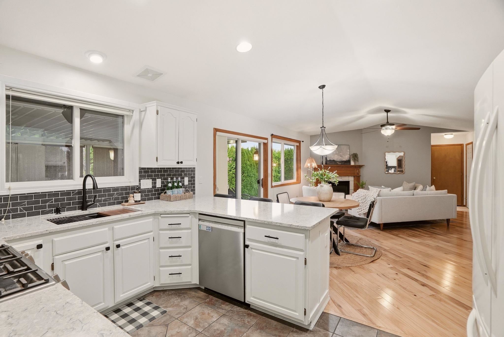 10711 N Danbury St - Photo 13