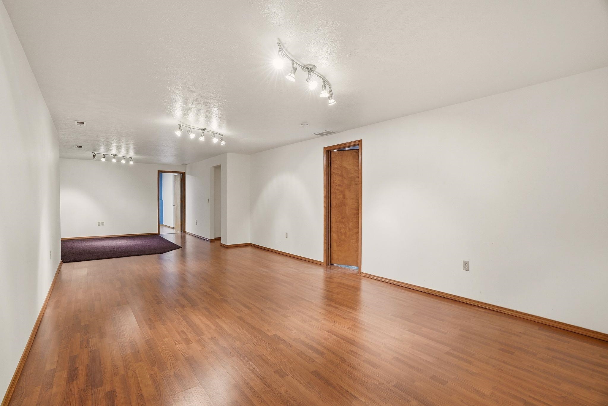 10711 N Danbury St - Photo 32