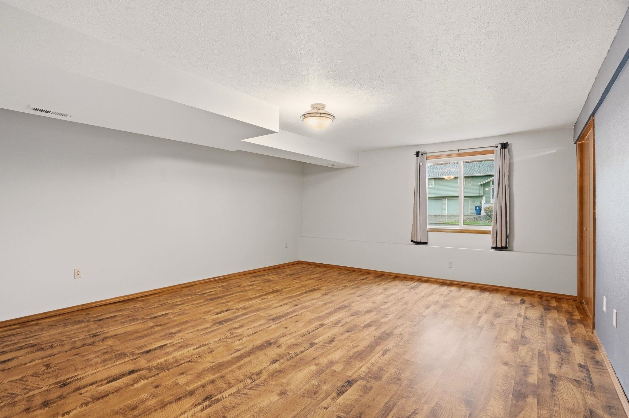 10711 N Danbury St - Photo 35