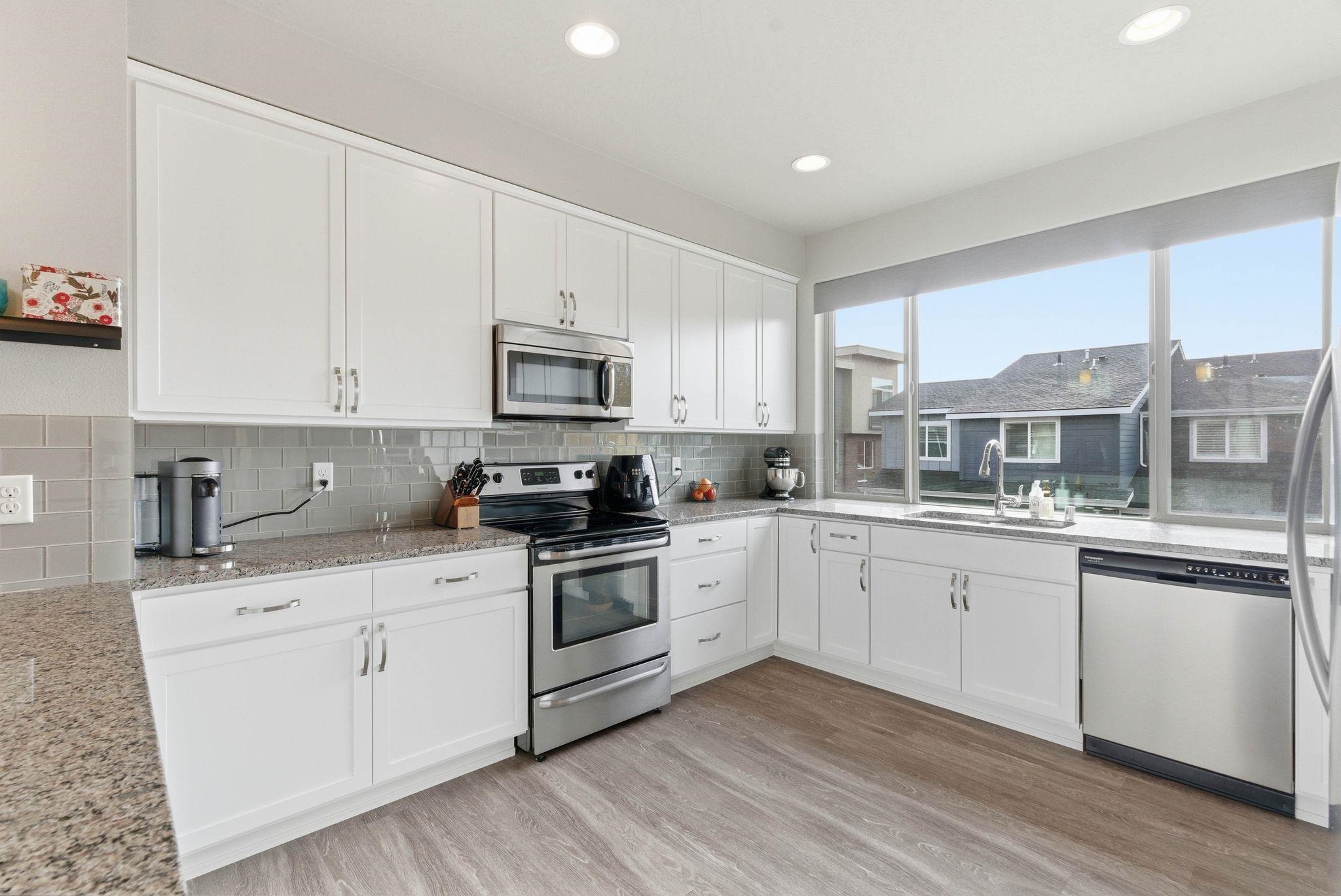 2319 W Bridge Ave - Photo 3