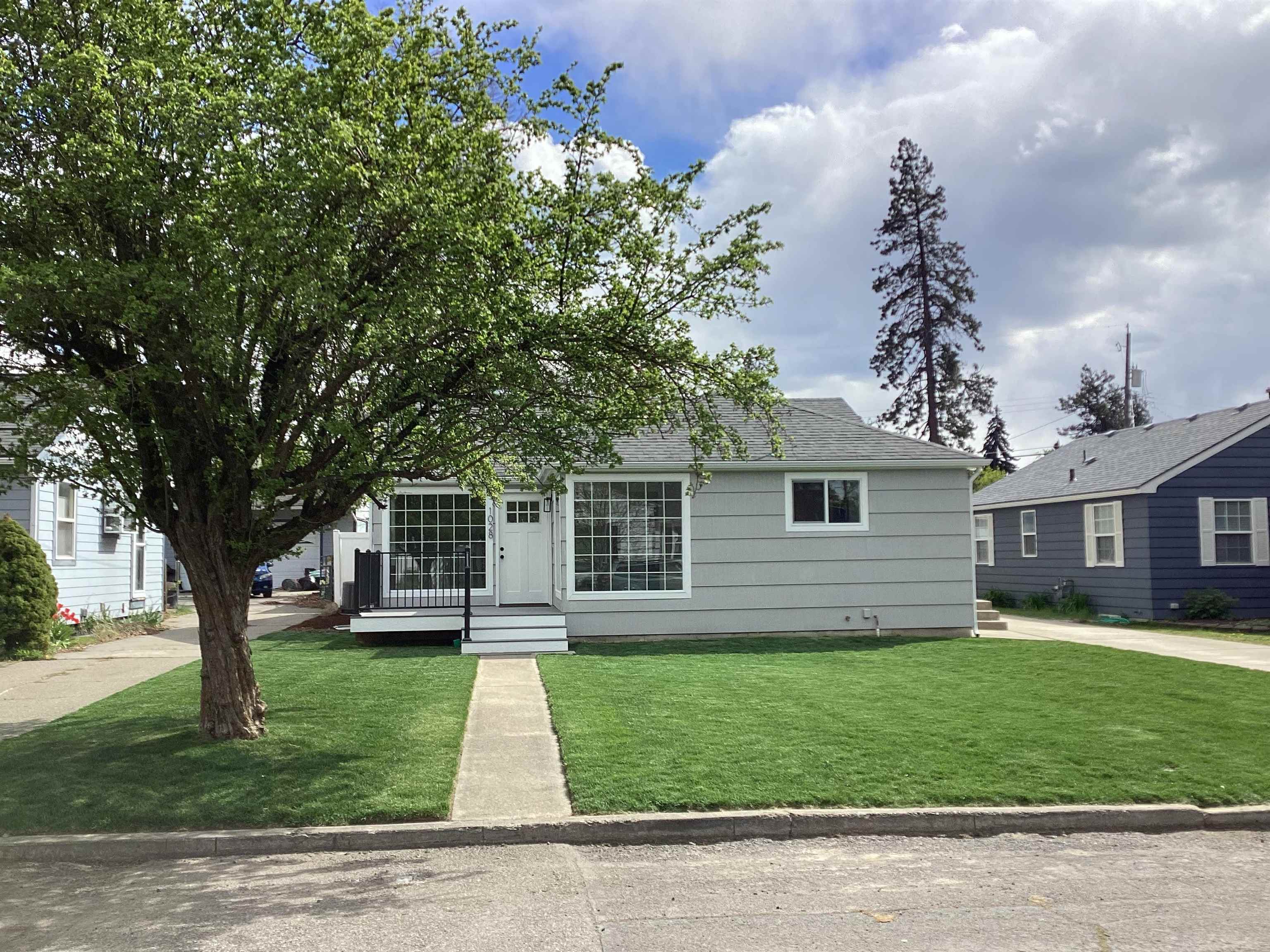 1028 E 40th Ave - Photo 1