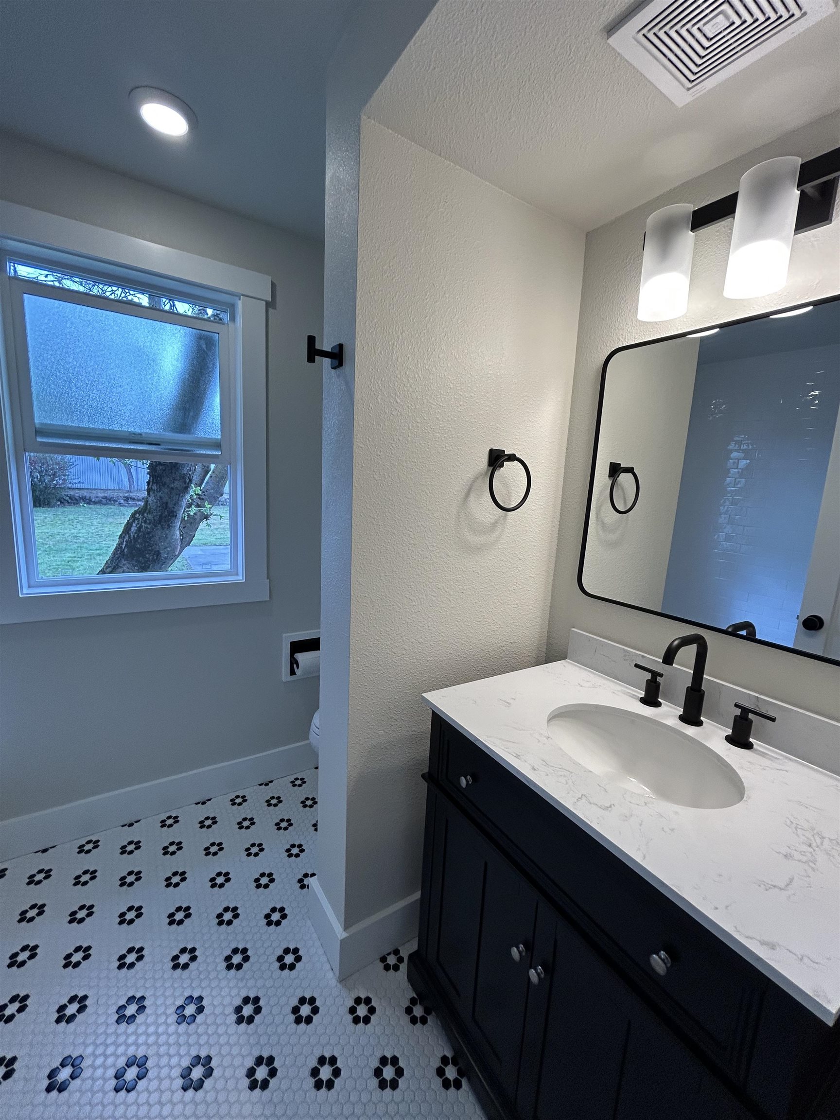 1028 E 40th Ave - Photo 29