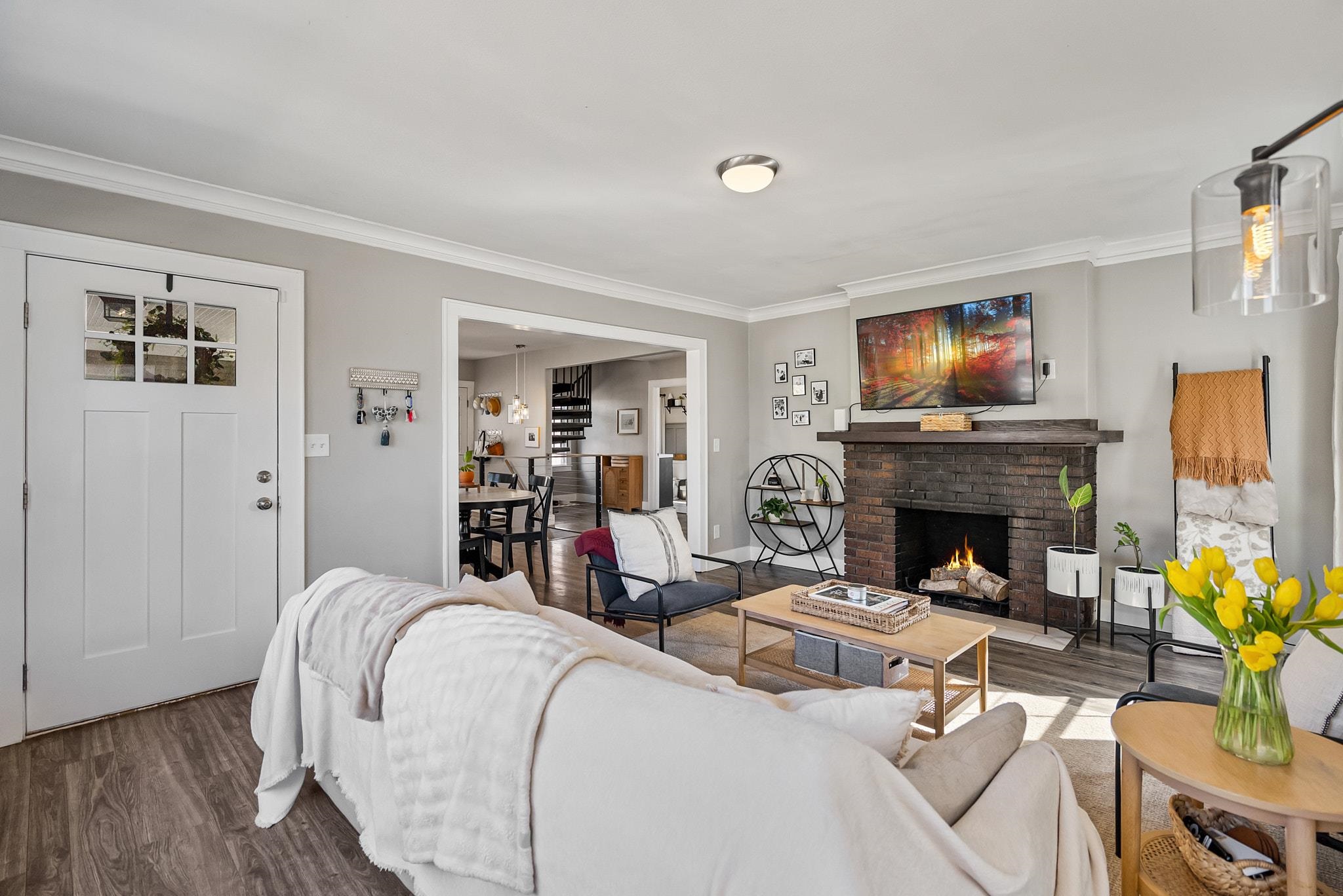 326 E 20TH Ave - Photo 4